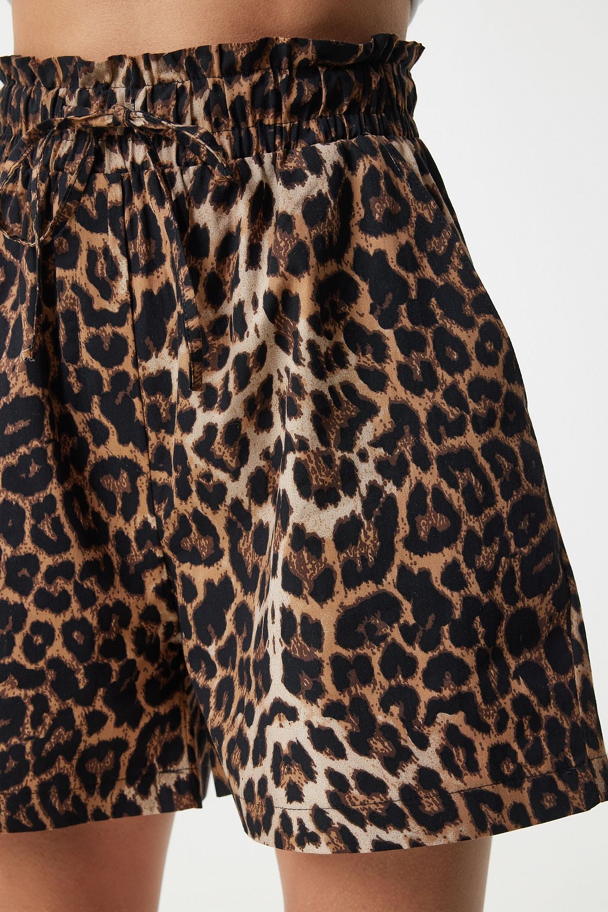 Women's black beige leopard patterned high waist shorts ul00025