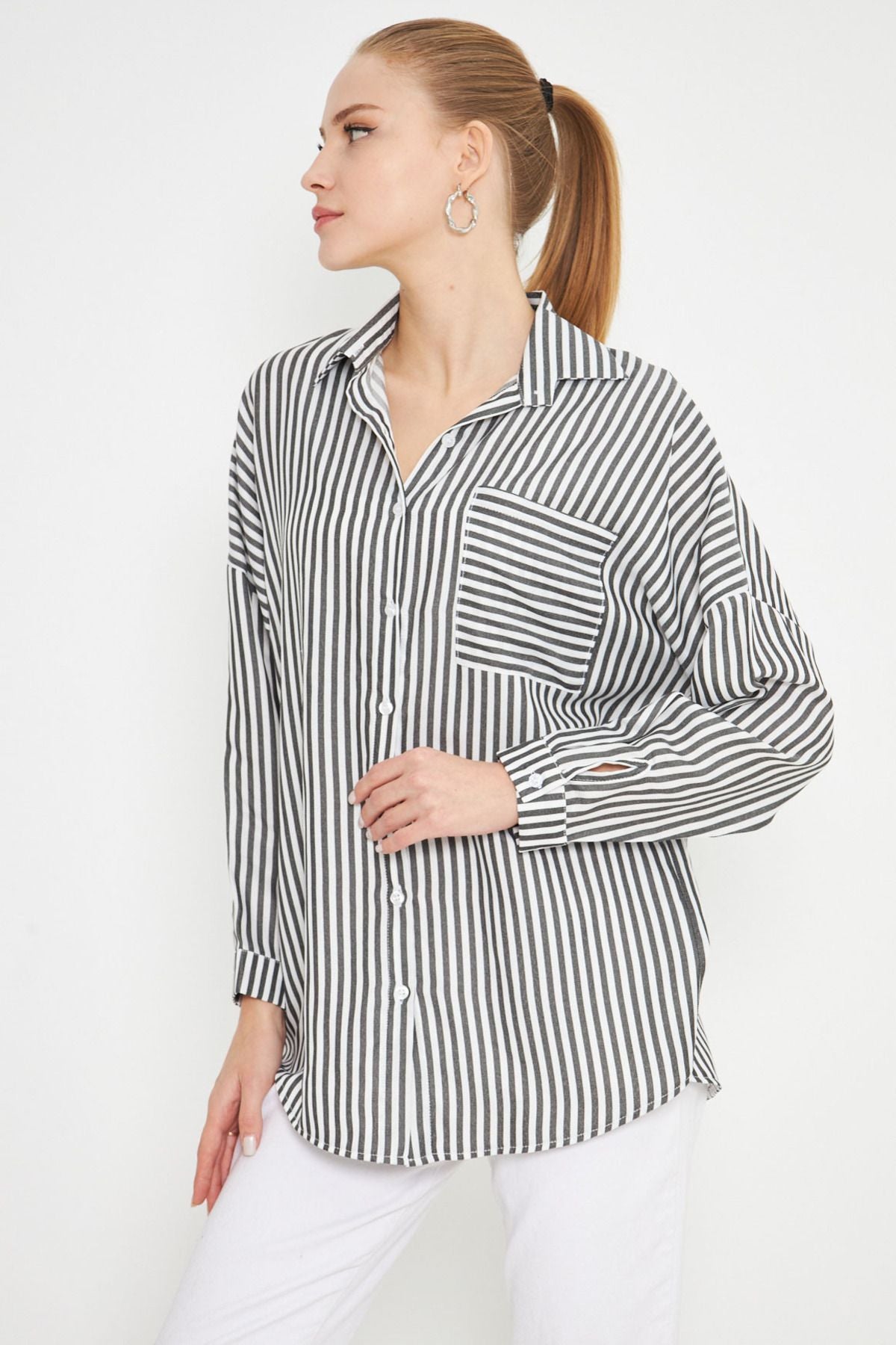 Women's black-and-white striped long arm pocket detailed back Pleated Oversize shirt ARM-25K001069