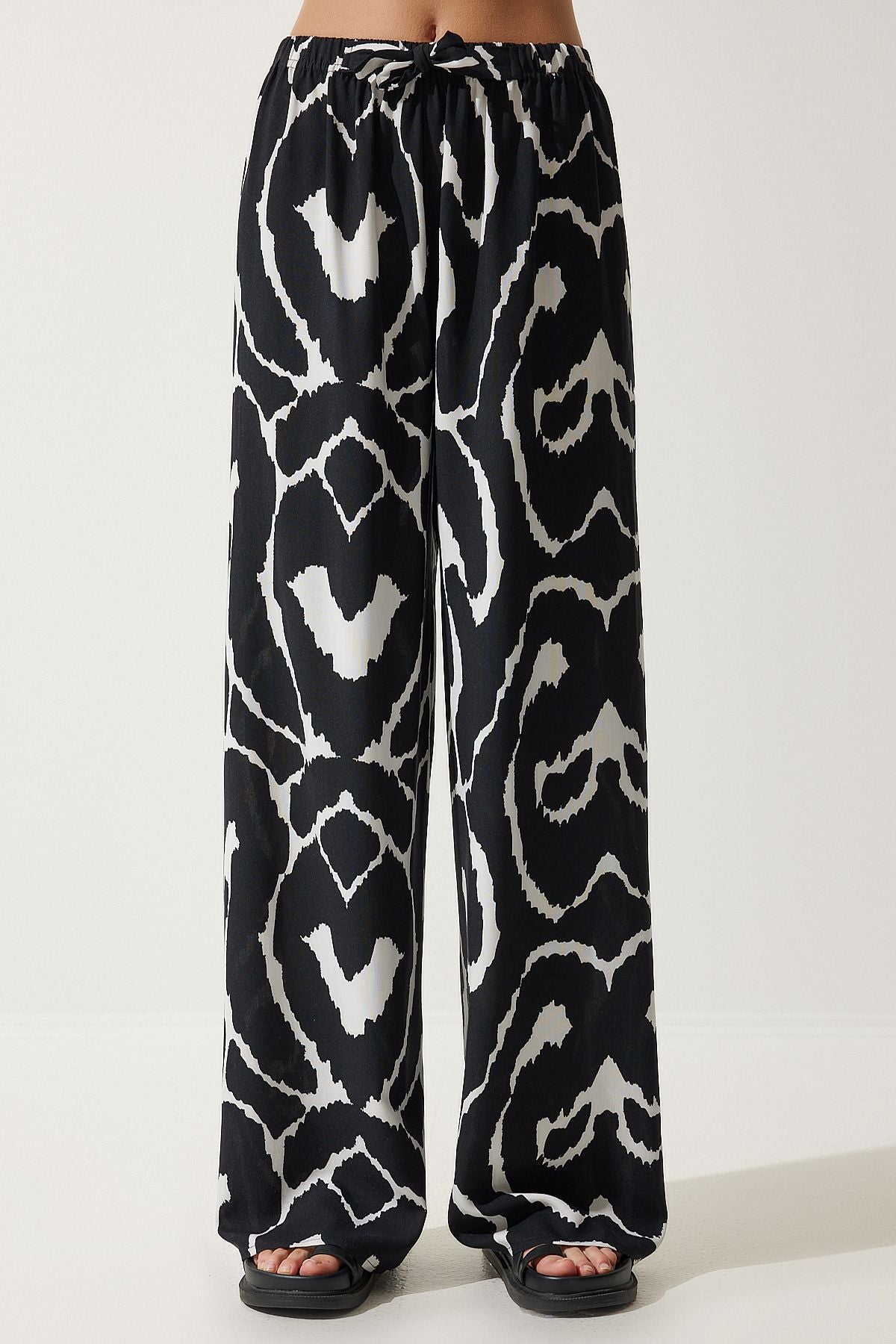 Woman Live Black and White Patterned Viscose Palazzo Pants EN00606