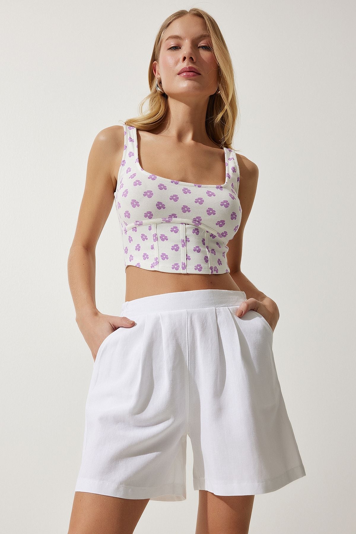 Female white pocket linen shorts MC00276