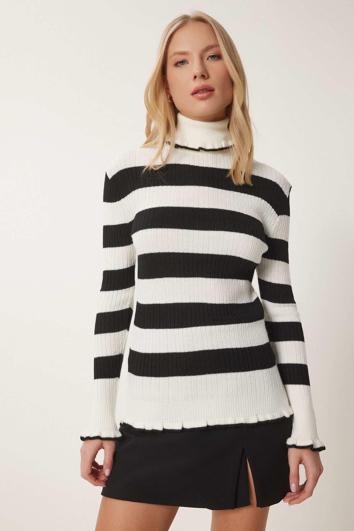 WOMEN ECRU Black Fisherman Yaka Ruffled Triko Sweater DD01269