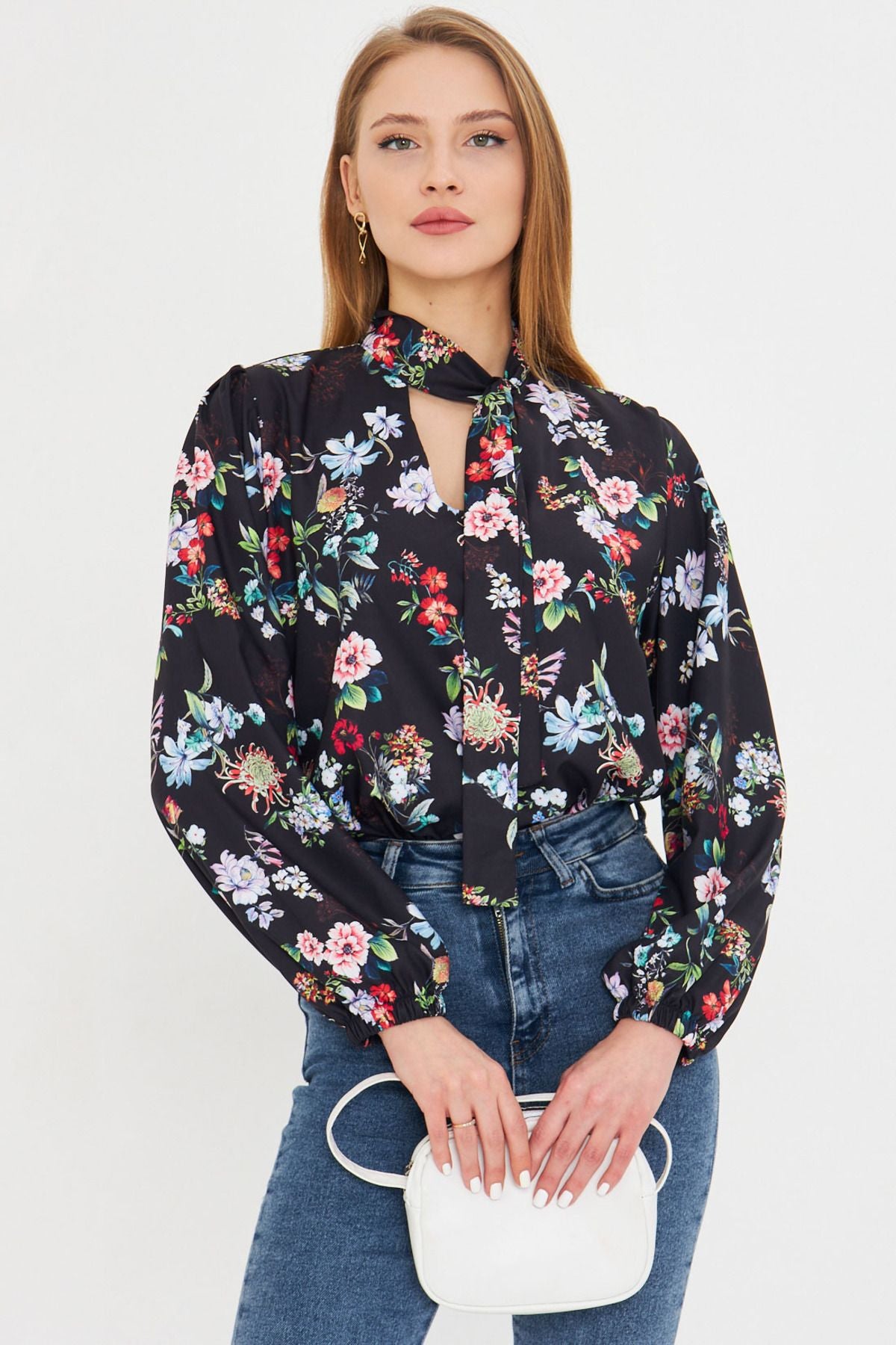 Female black collar connecting arm tire blouse ARM-25K001096