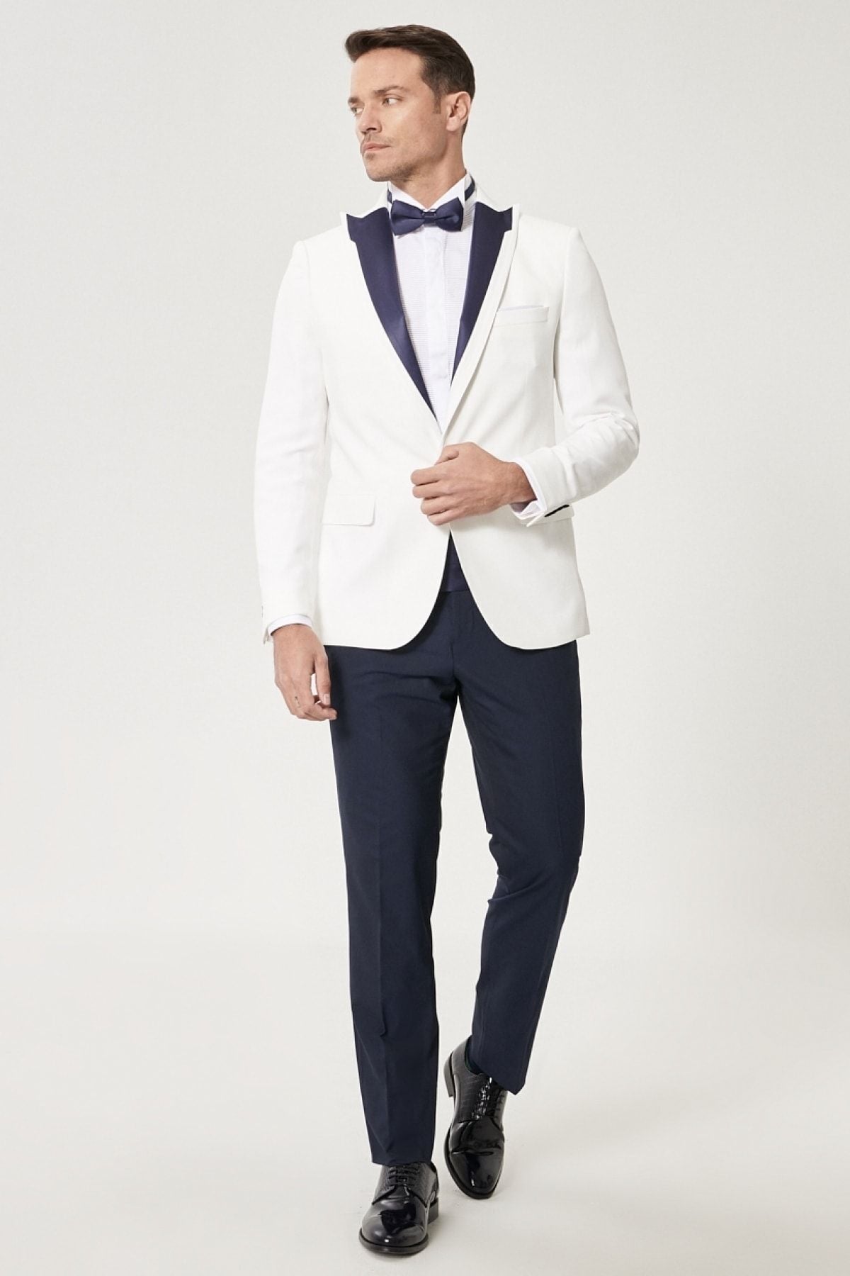 Men's slim fit narrow cut off collar patterned tuxedo grooming