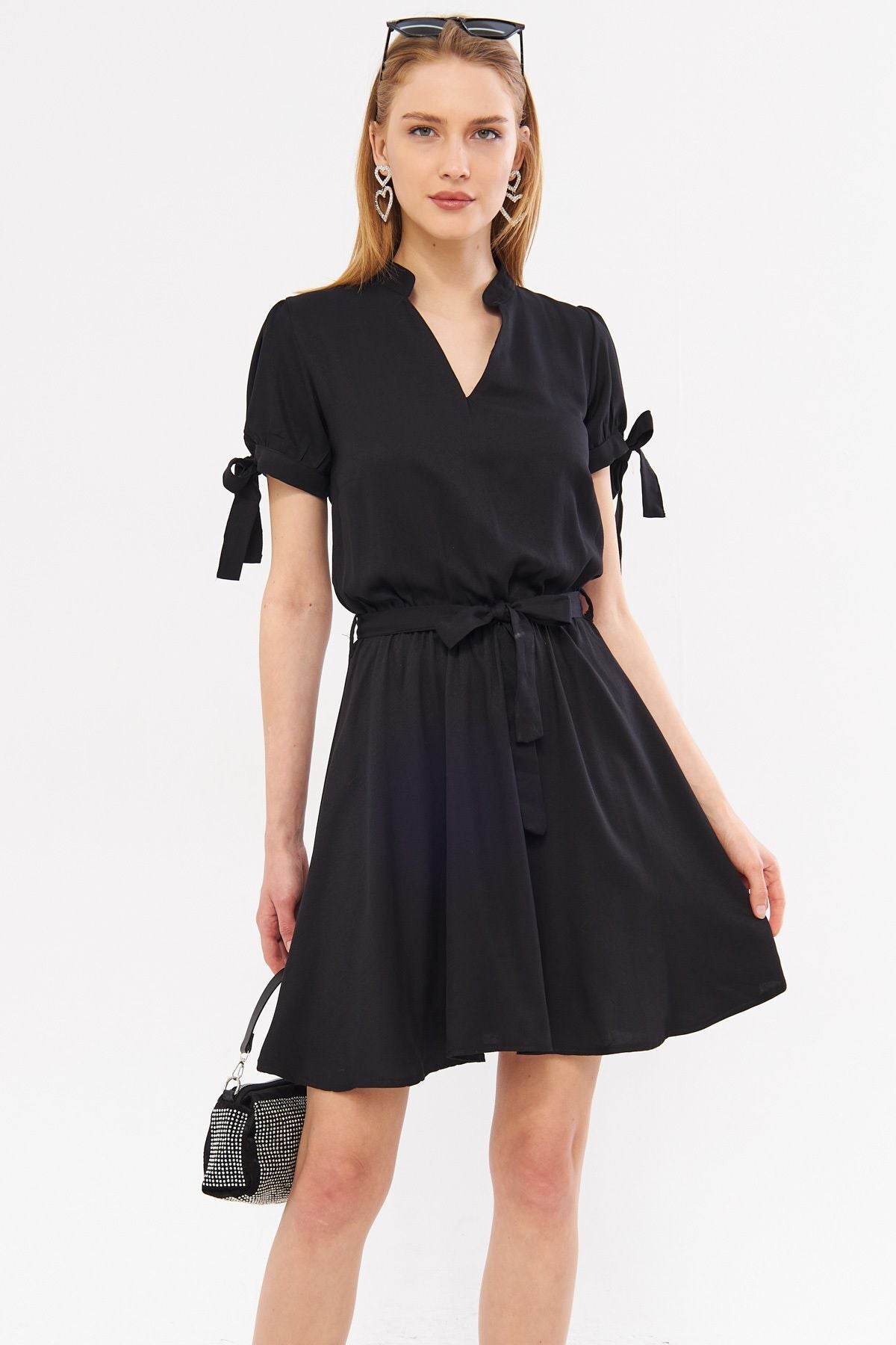 Female black dominant collar handle connected waist tire arched short dress ARM-23Y001088
