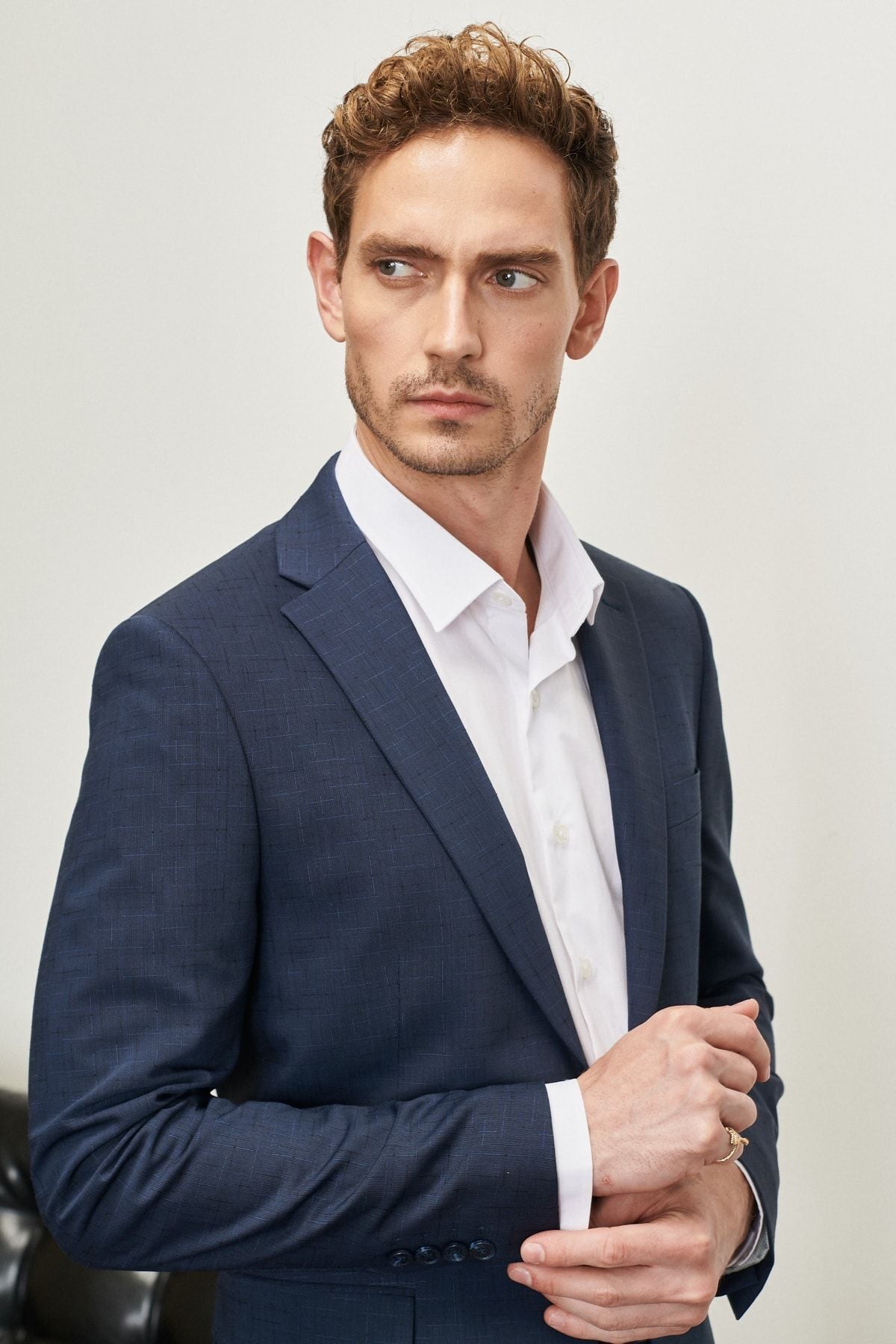 Men's navy blue slim fit narrow cutting mono collar pattern woolen suit