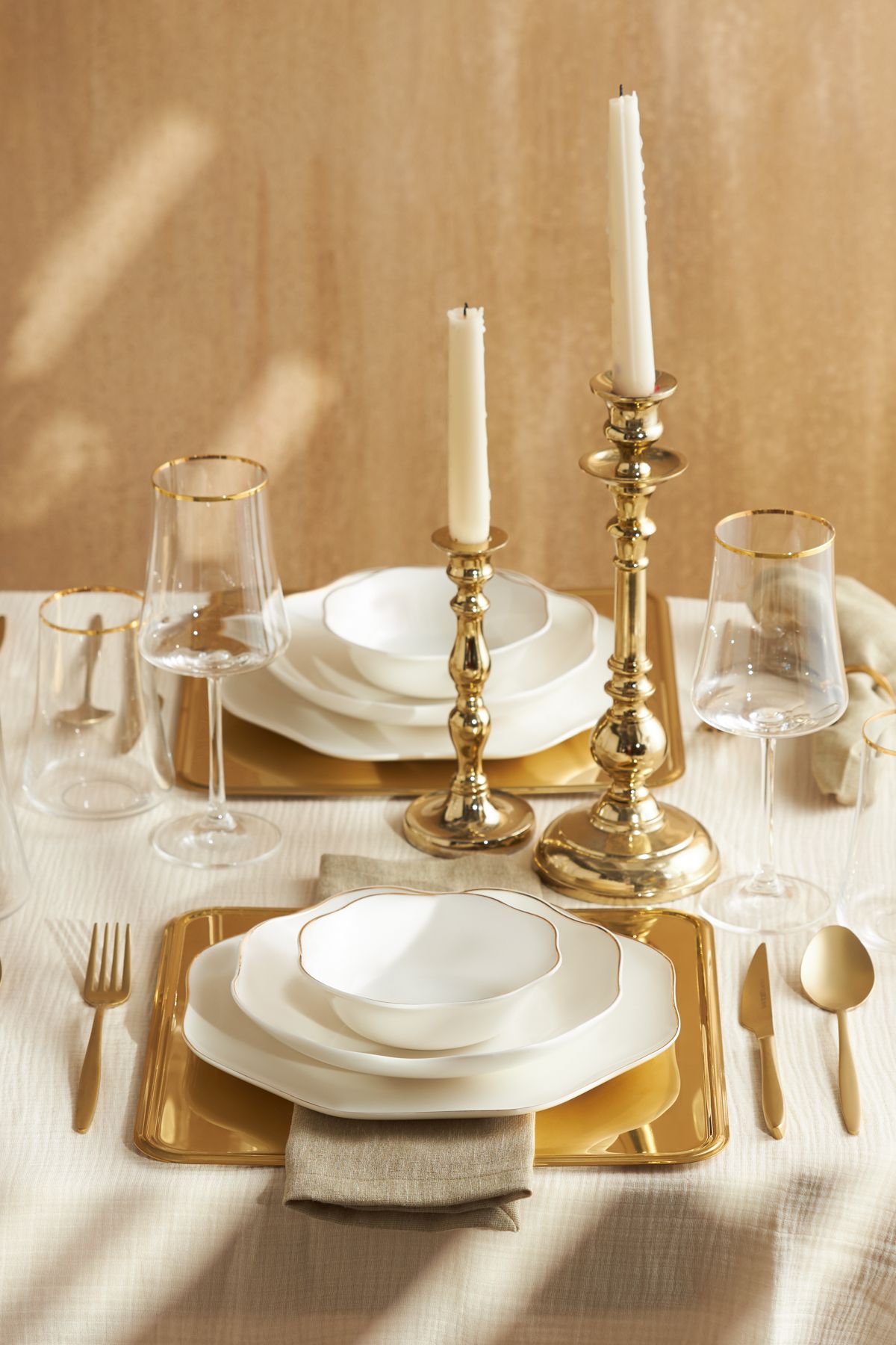 Lotus Fine Bone 18 Piece 6 People Dinner Set Gold