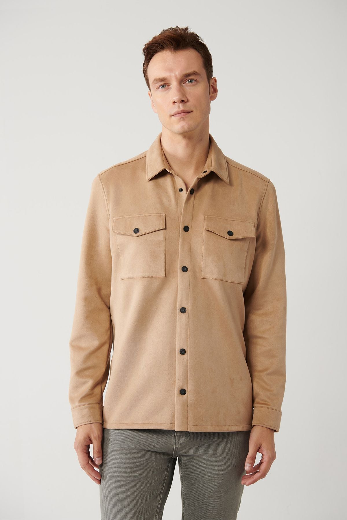 Men's light beige suede -looking front with molder pocket shirt shirt A41y6010