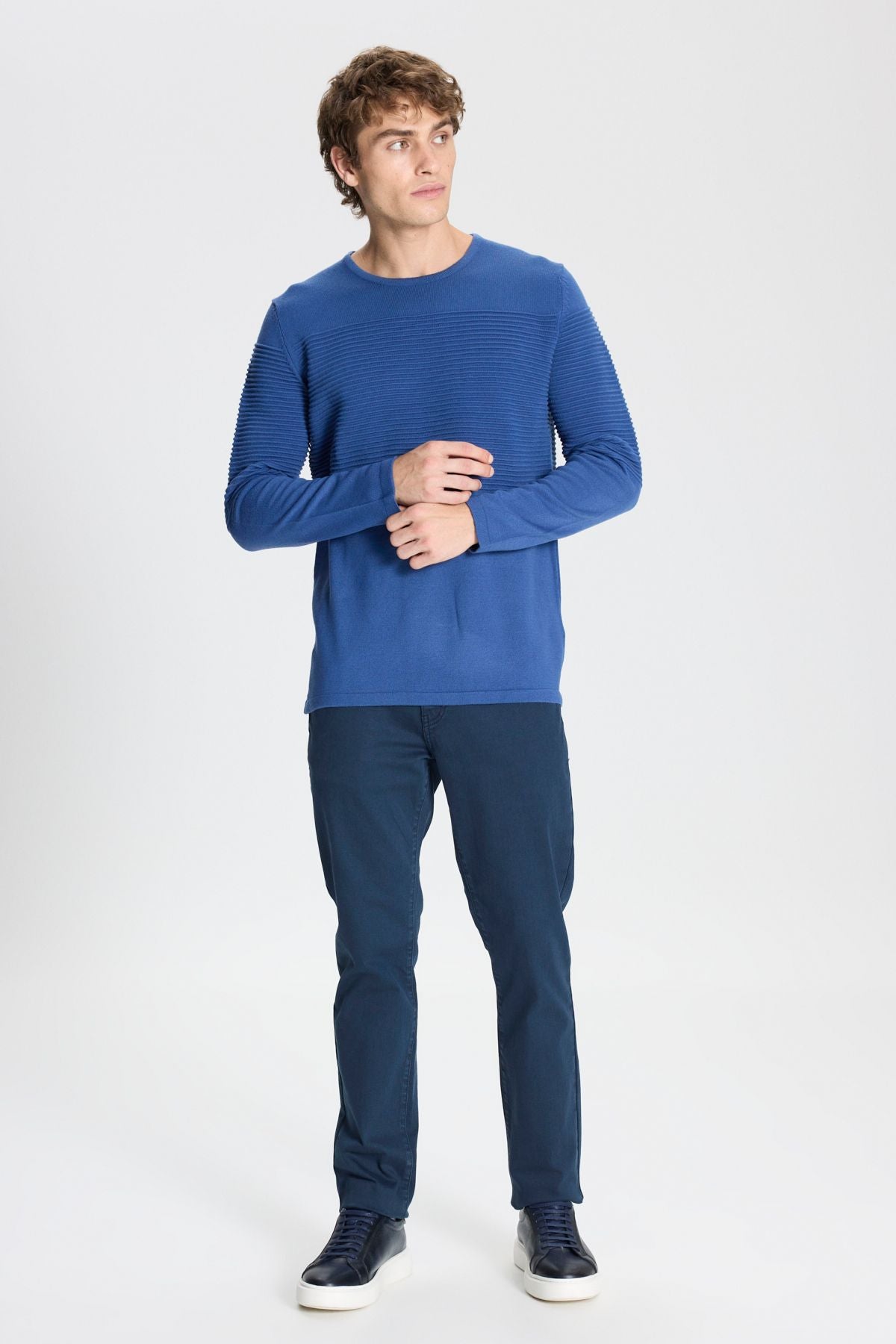 Men's Indigo Anti-Pilling featured Standard Fit Bicycle Collar textured knitwear sweater