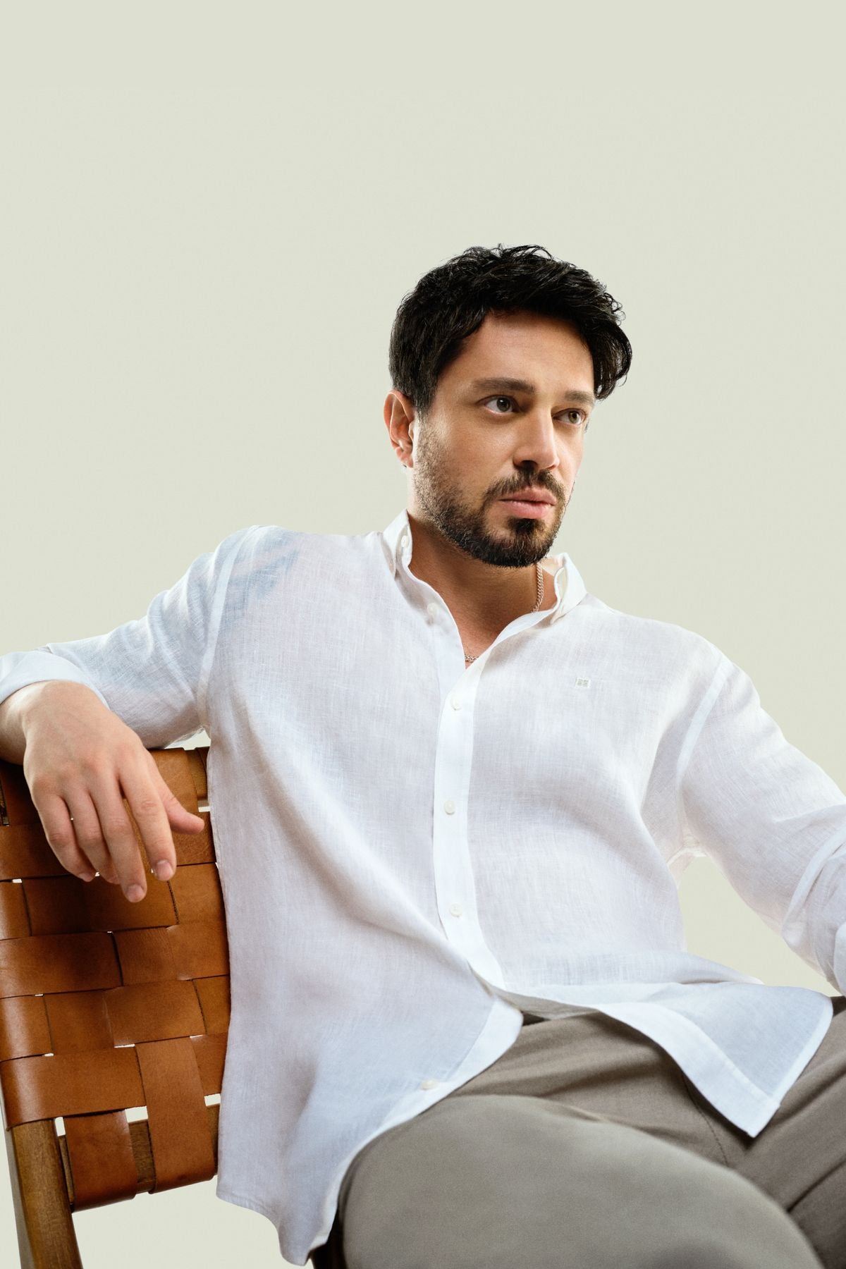 Men's white 100 %linen buttoned collar shirt B002191