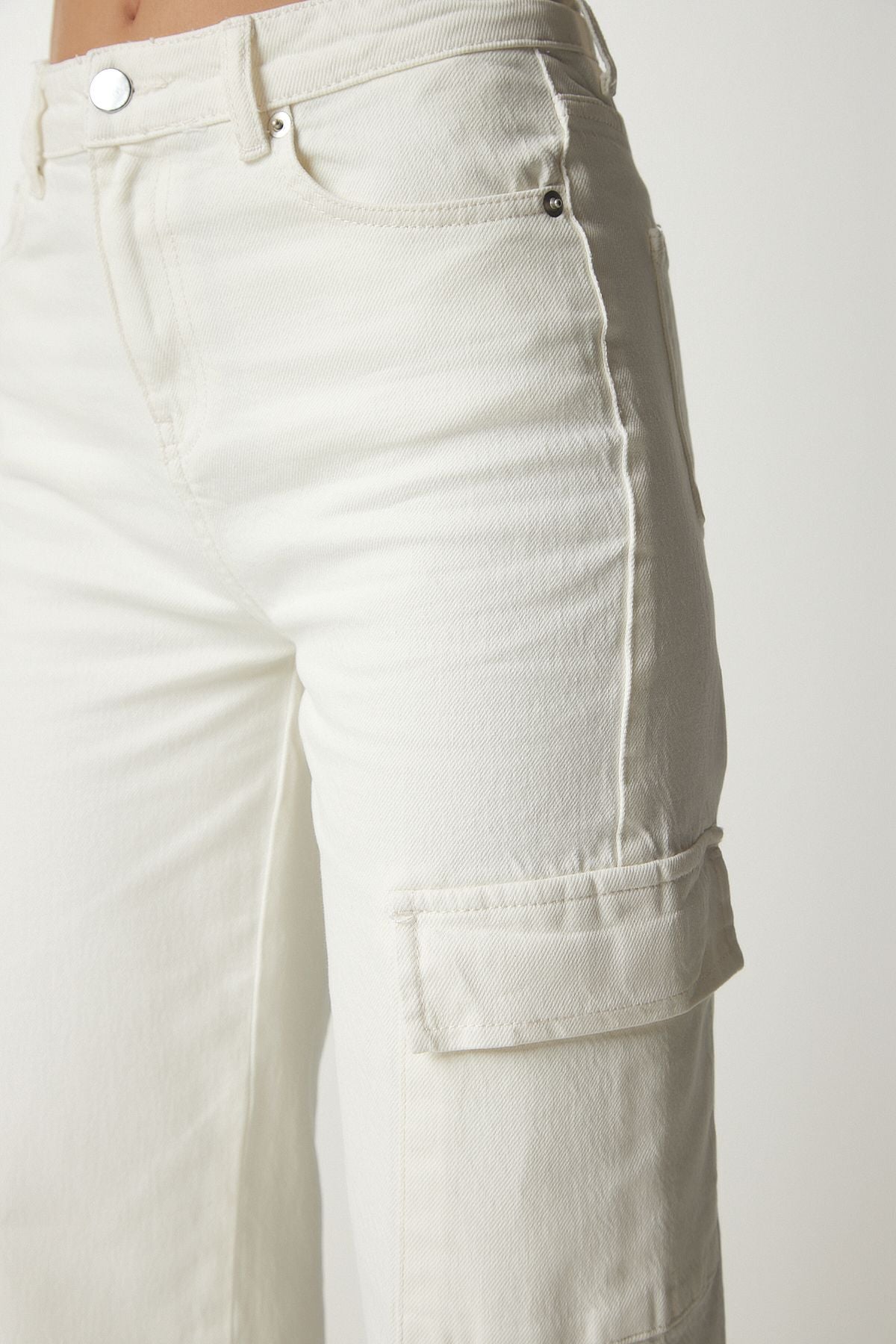 Women's White Cargo Pocket Denim Pants UT00002