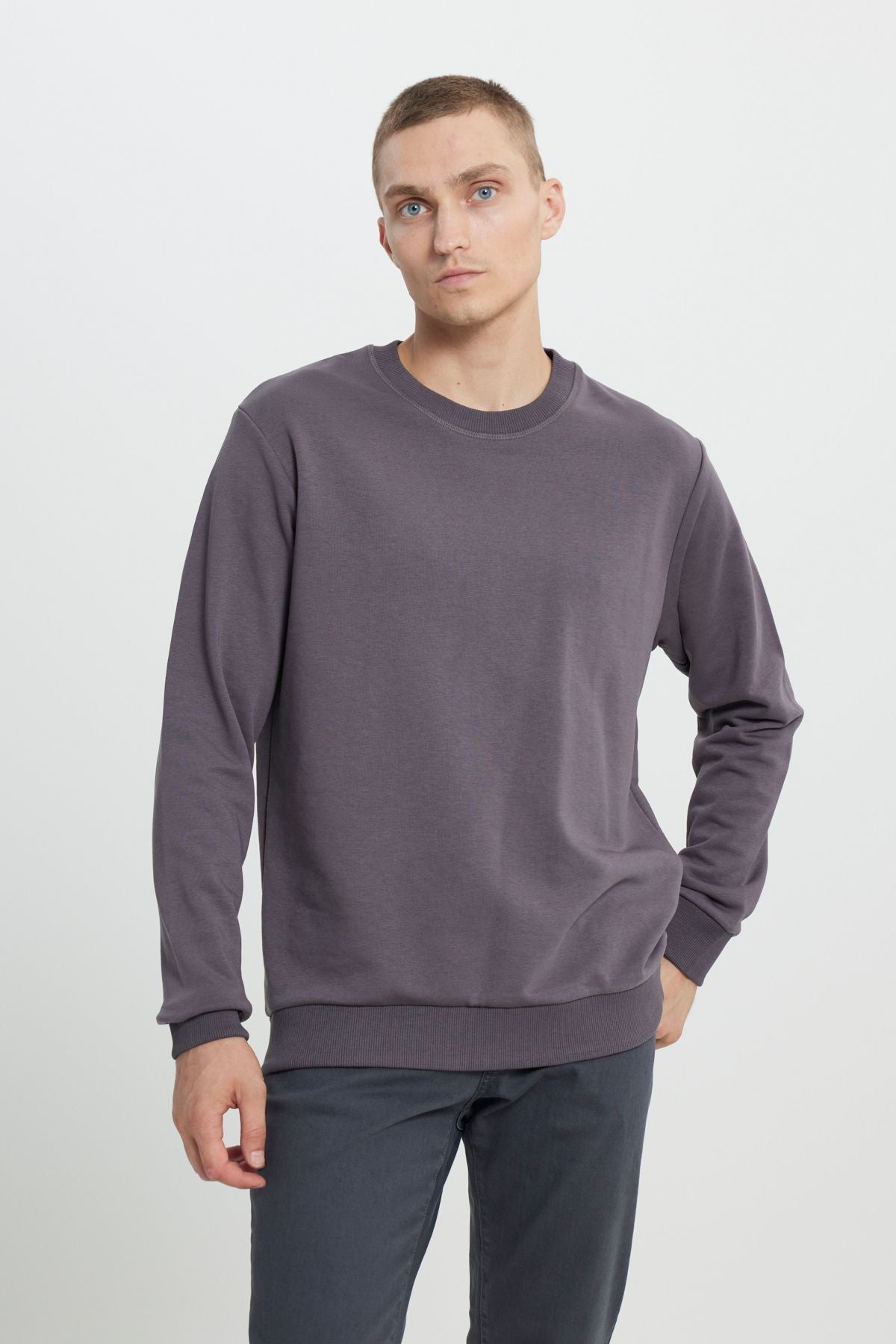 Erkek Koyu Gri Standart Fit Normal Kesim Bisiklet Yaka 3 Iplik Pamuklu Sweatshirt