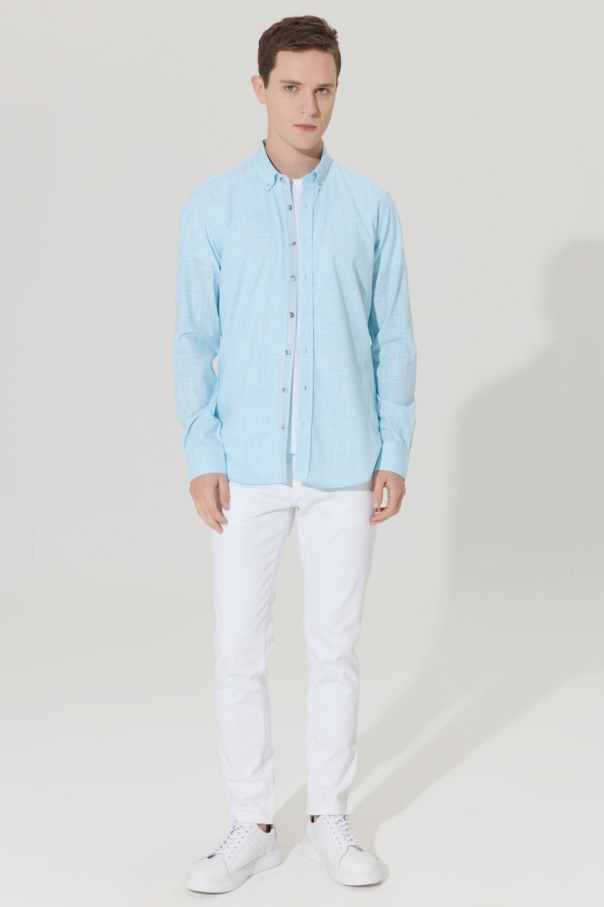 Male turquoise slim fit narrow cut buttoned collar linen look 100 %cotton pennant shirt