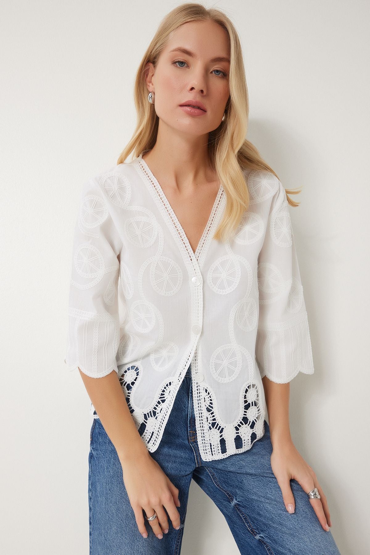 Woman White Romantic Embroidered Woven Shirt Blouse QS00012