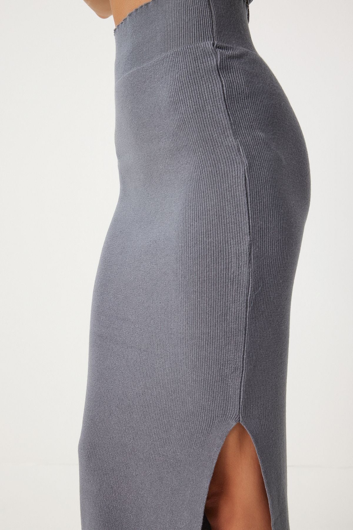 Female Gray Single Shoulder Blouse Triko Skirt Set FN03355