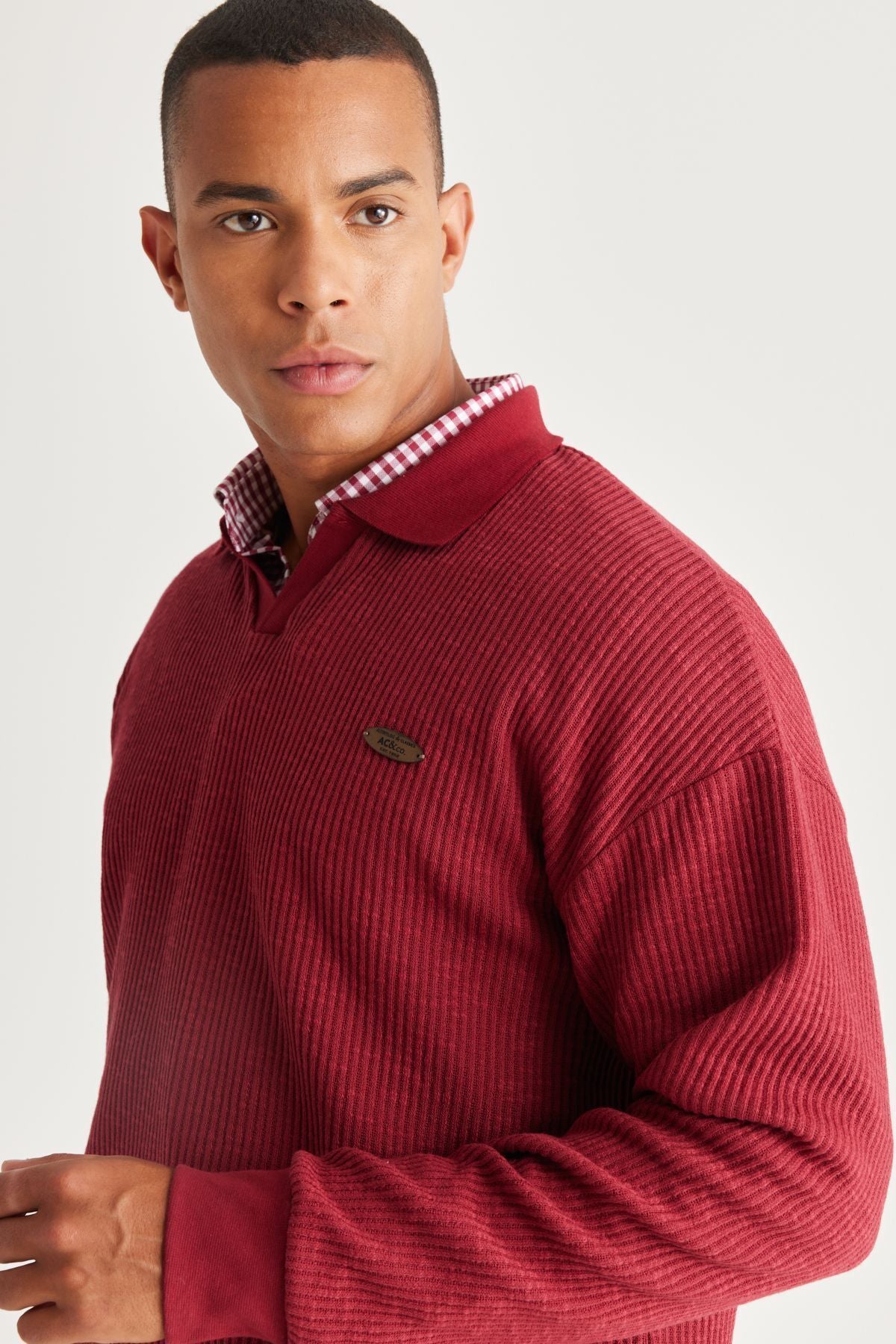 Men's burgundy loose fit plenty of cut polo collar jacquari sweatshirt