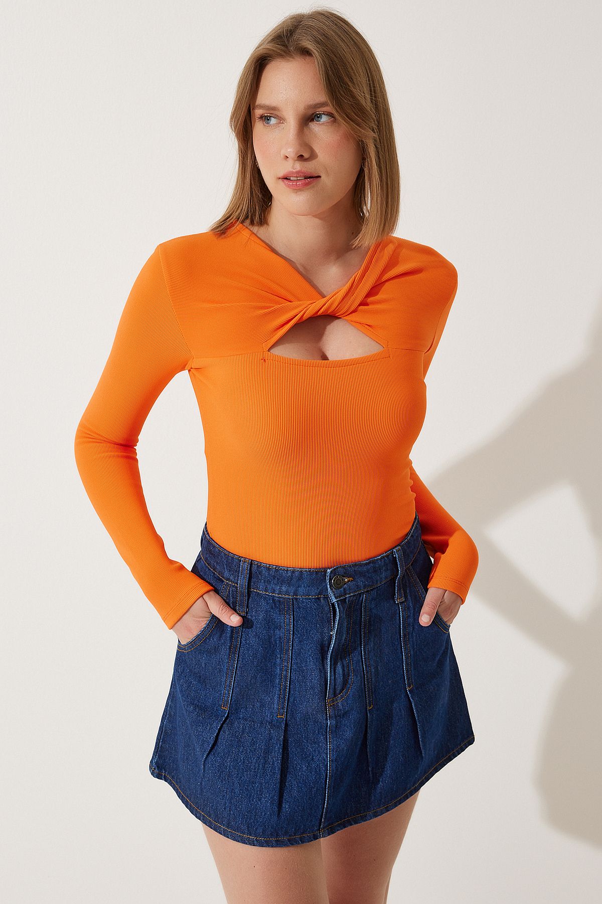 Woman Oranj Cut Out Detailed Wick Knitting Blouse SF00005