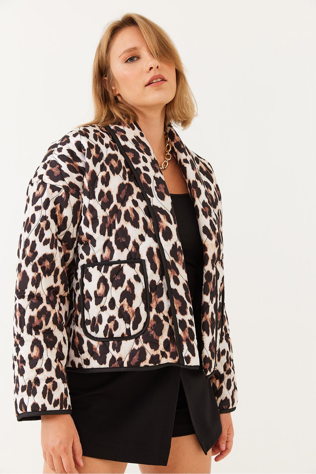 Women's Leopard Patterned Pocket Kapitone Mont 60251808