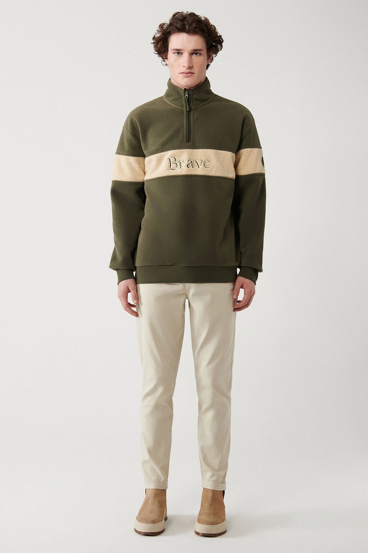 Men's Khaki Cool -resistant half -zipper with steep collar piece polar sweatshirt A32y1298