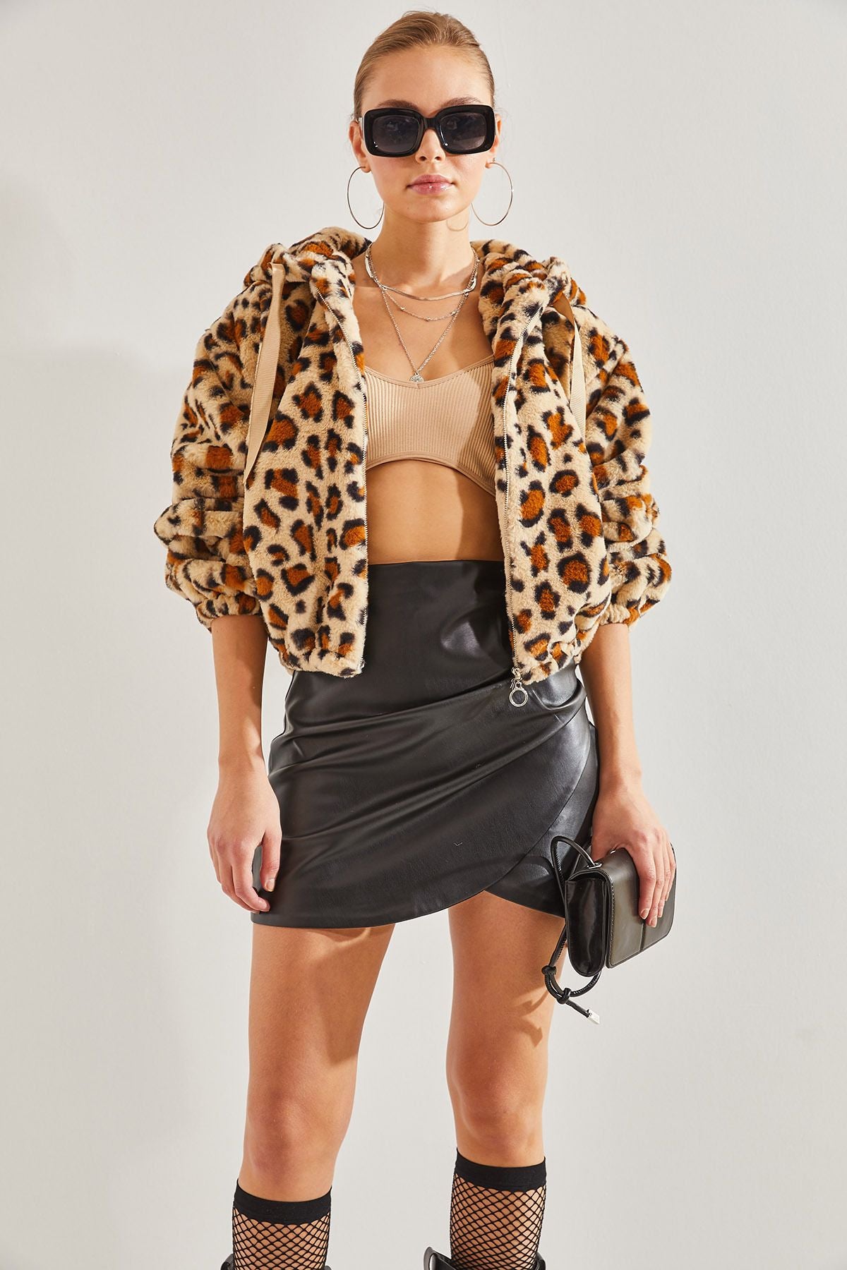 Female Leopard Patterned Zippered Plush Coat