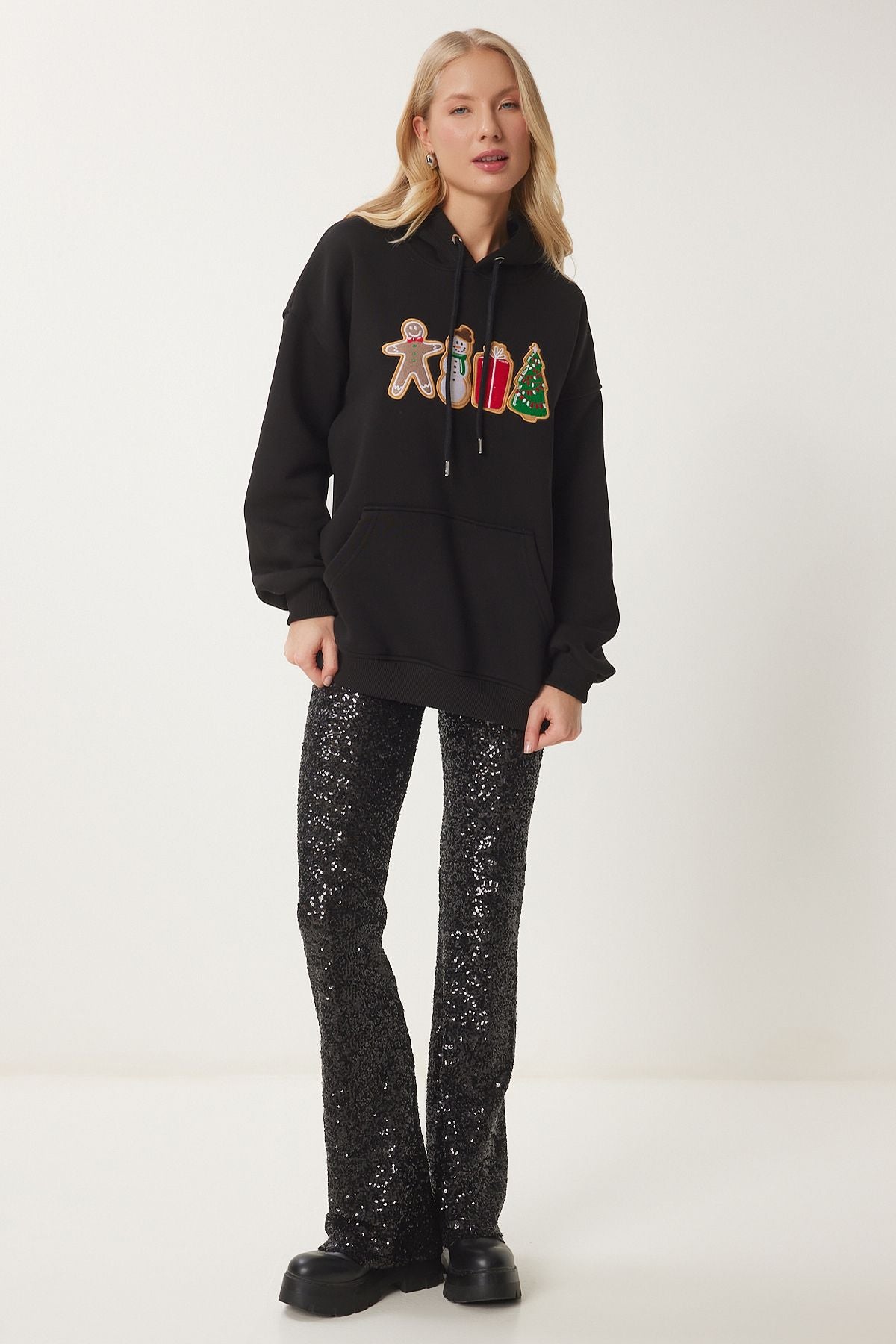 Kadın Siyah Yılbaşı Temalı Kapüşonlu Şardonlu Örme Sweatshirt TQ00001