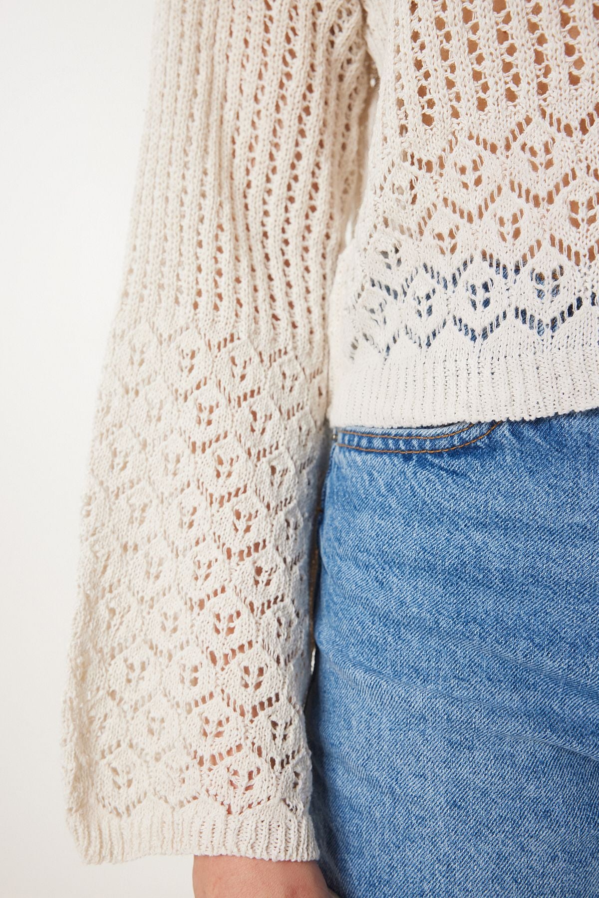 Women's Cream V -Yaka Outline Crop Knitwear Sweater CI00094