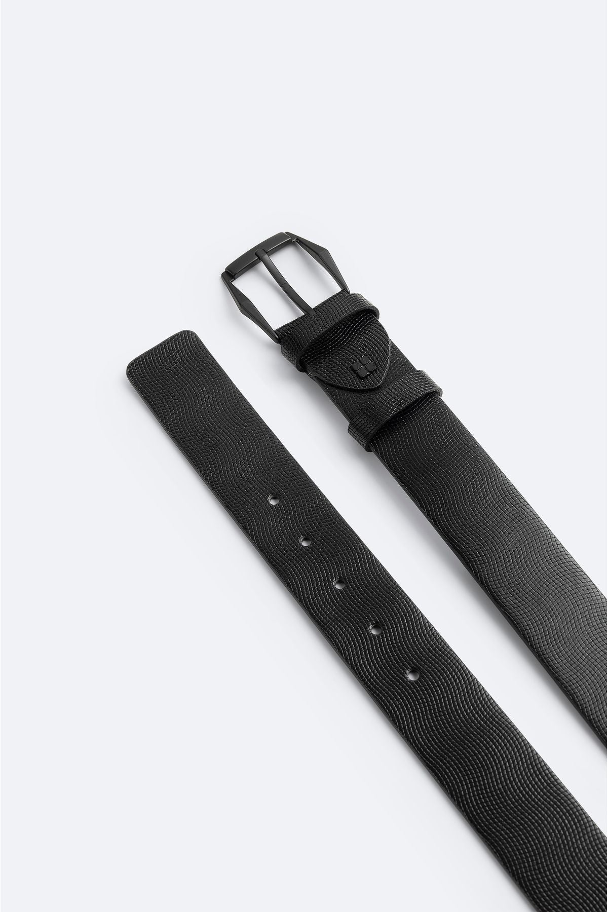 Men's black 100 %leather textured belt A42y9309