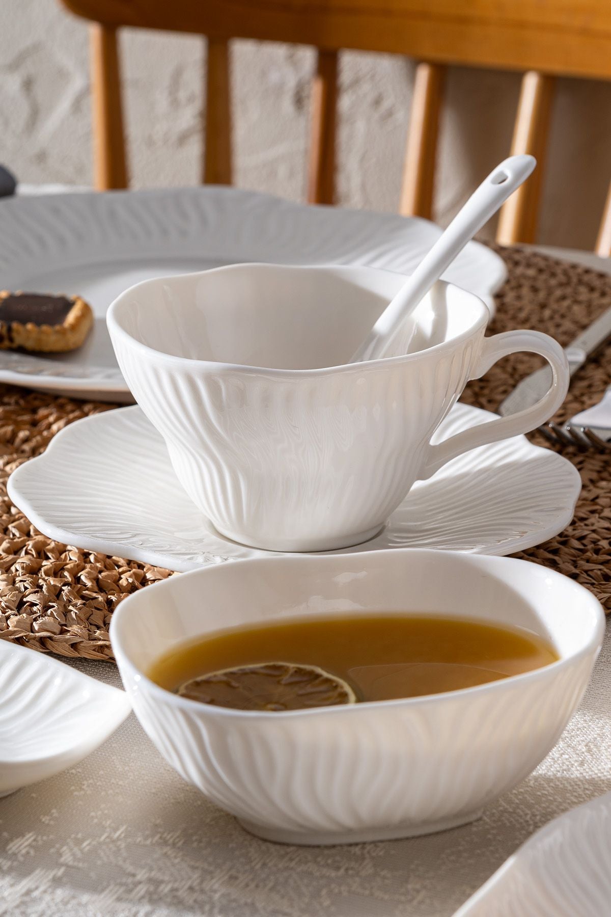 Flowery Porcelain 30 Piece Breakfast Set for 6 people