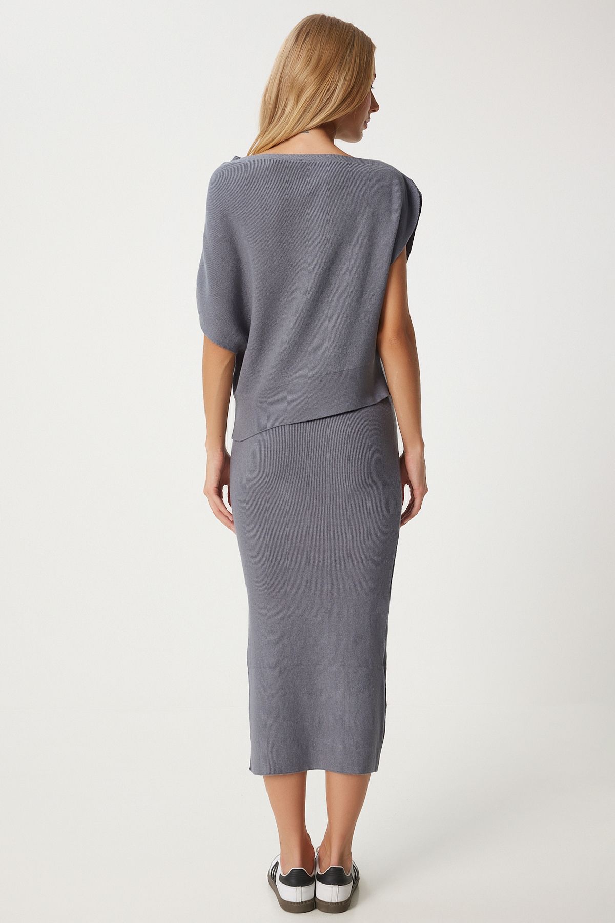 Female Gray Single Shoulder Blouse Triko Skirt Set FN03355