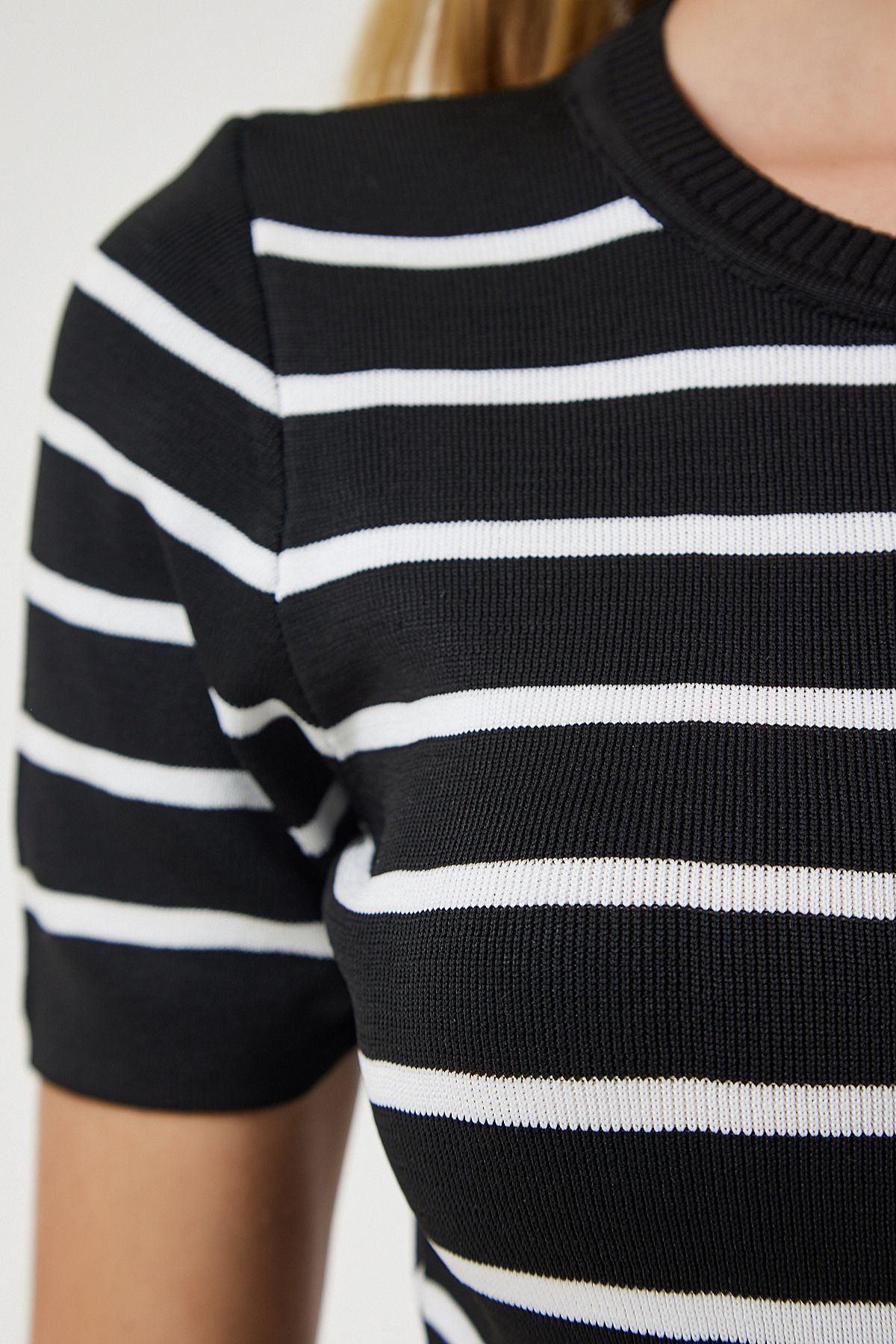 Women's black bike collar striped knitwear blouse OW00033