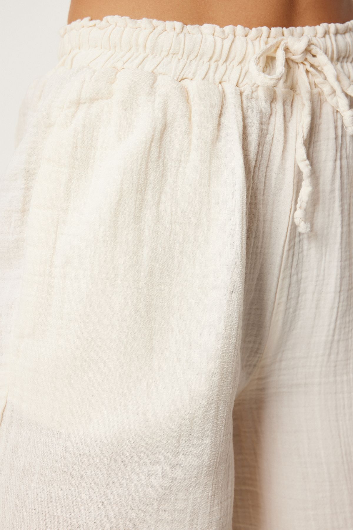 Women's Cream Pocket Muslin Short MX00168