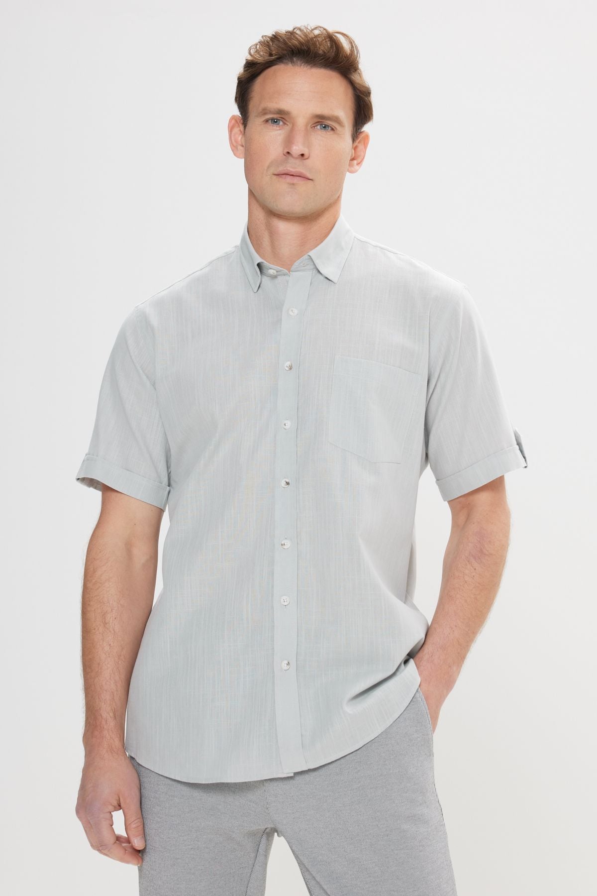 Men's gray comfort fit comfortable cut hidden buttoned collar linen looking 100 %cotton pennant shirt