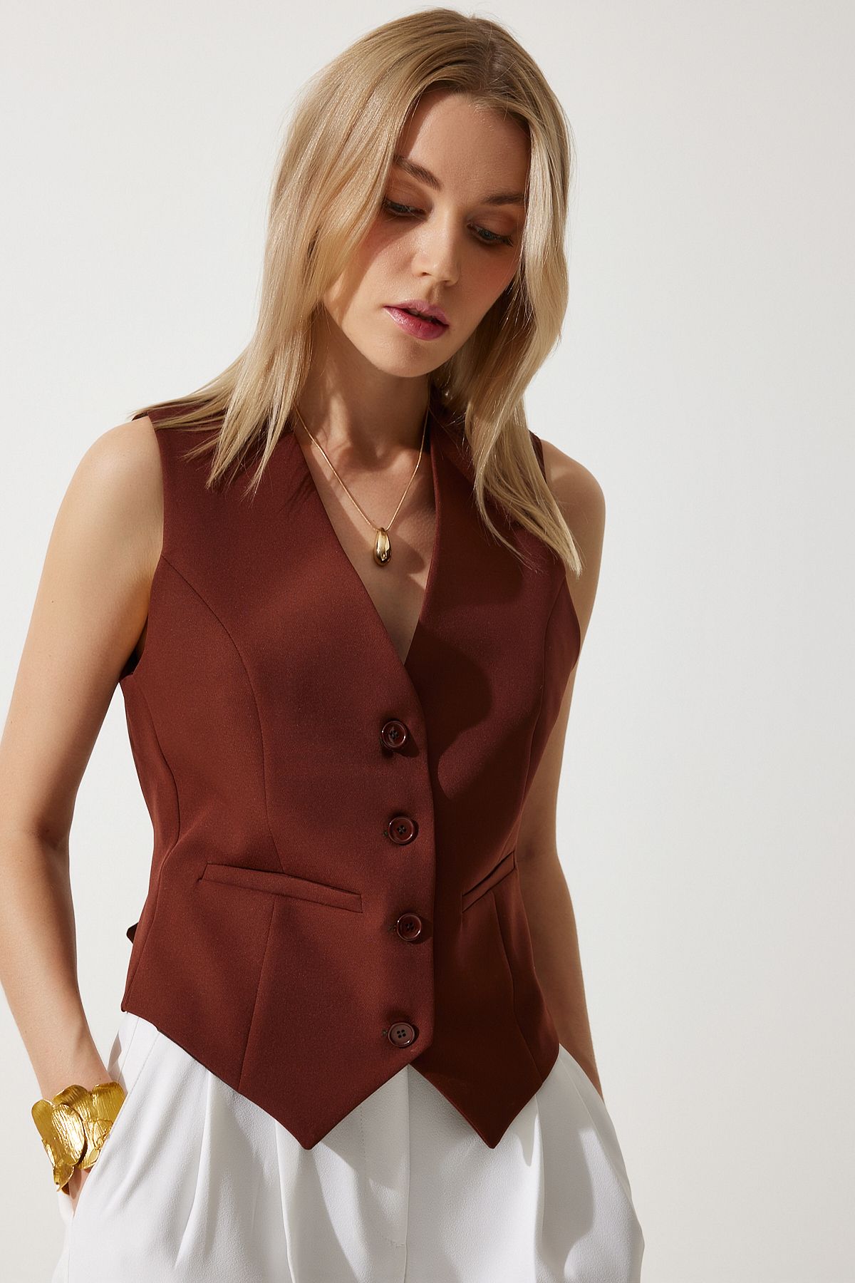 Woman Brown Body Sitting Short Woven Vest To00048