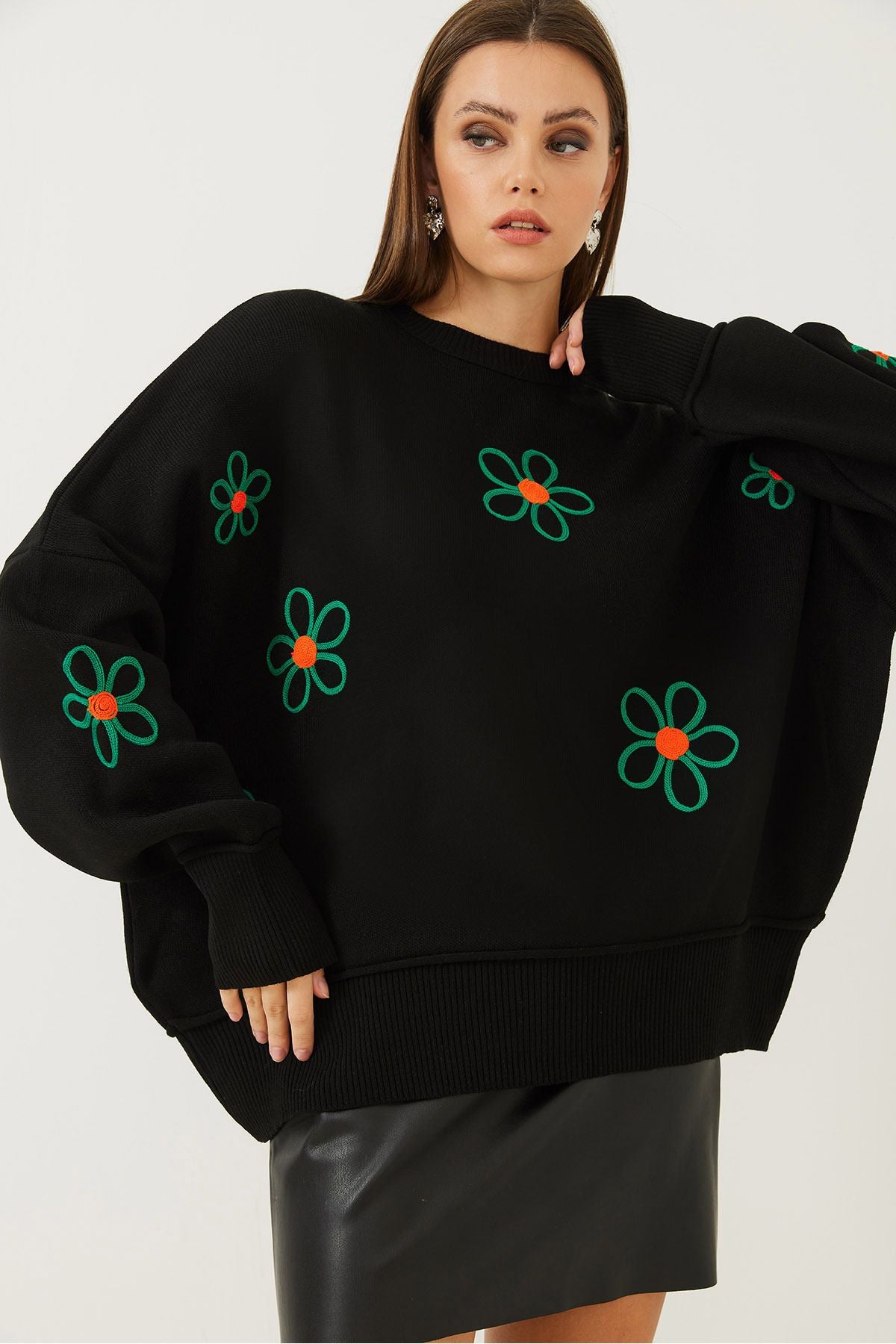 Women's Daisy Embroidered Knitwear Sweater