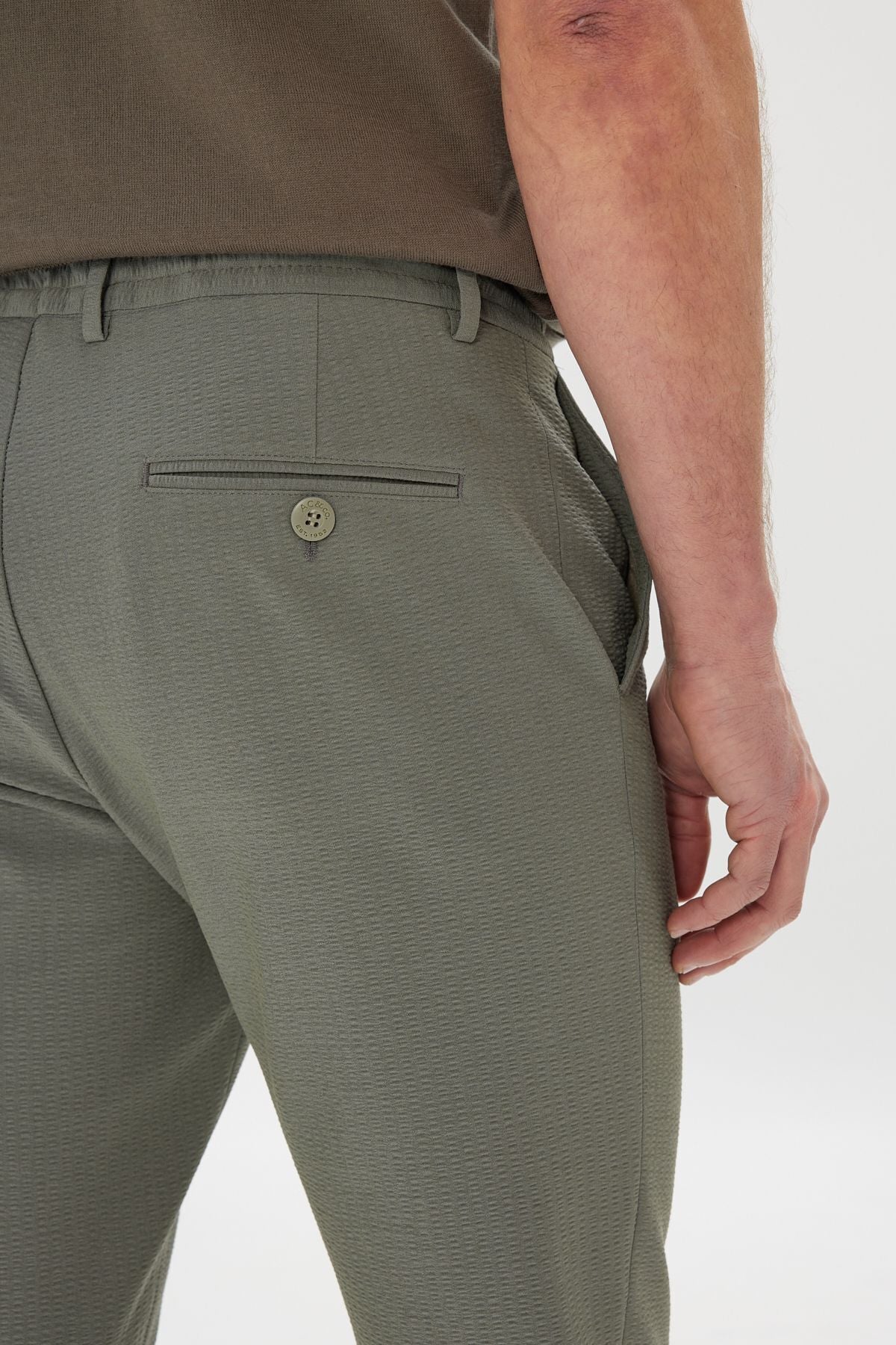 Men's Khaki Slim Fit Narrow Cutting Waist Locks Side Pocket Wafer Patterned Pants