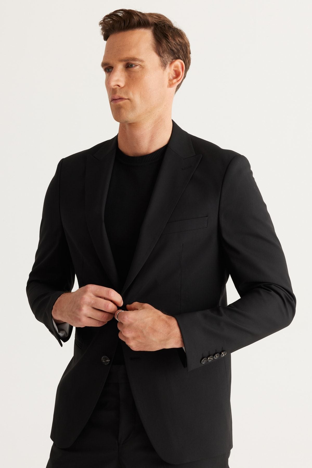 Men's Black Extra Slim Fit Narrow Cut Swallow Collar Wool Water and Nano Suit that does not hold stain