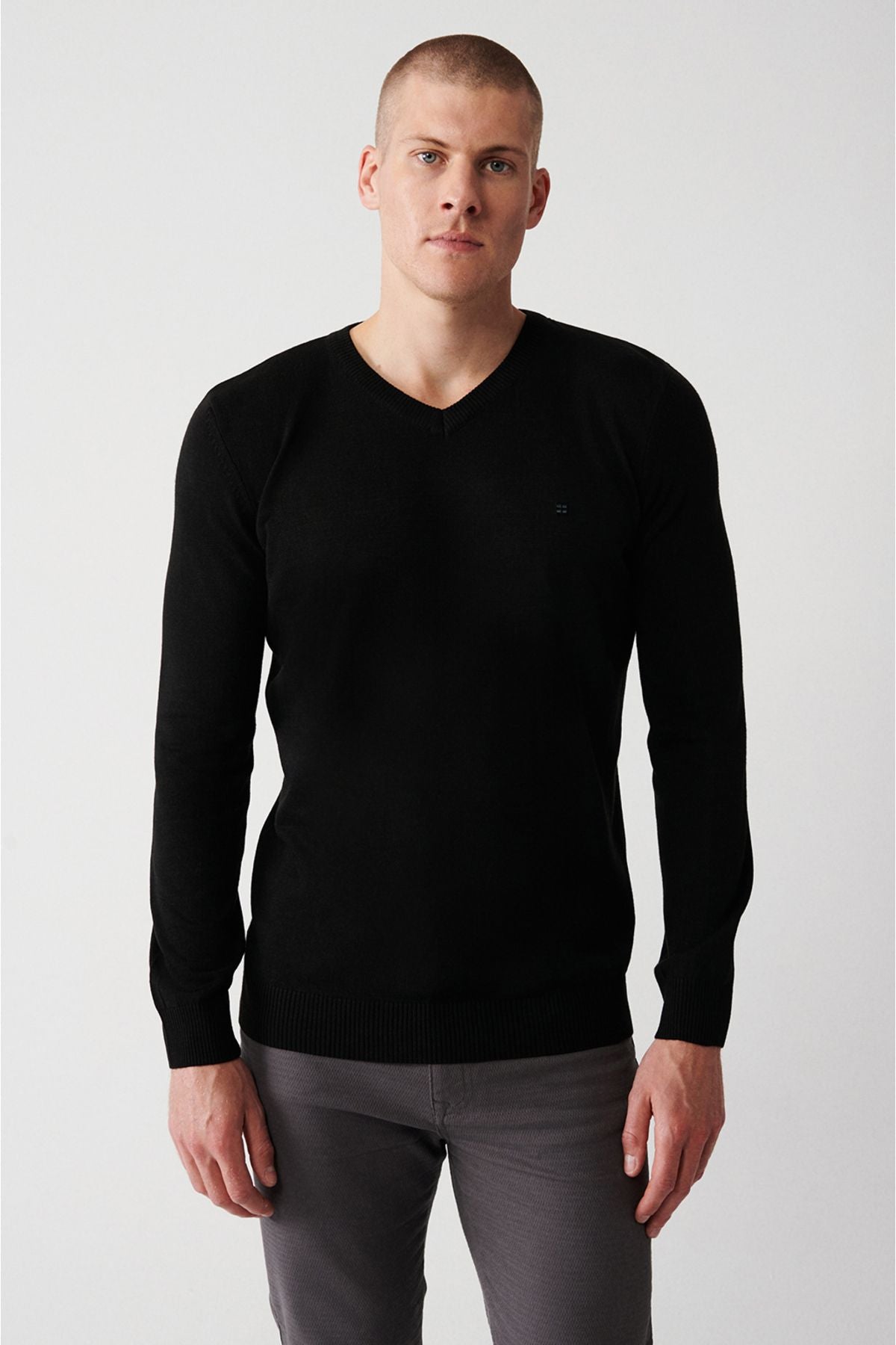 Men's black knitwear sweater v -neck regular non -hairy fit e005003