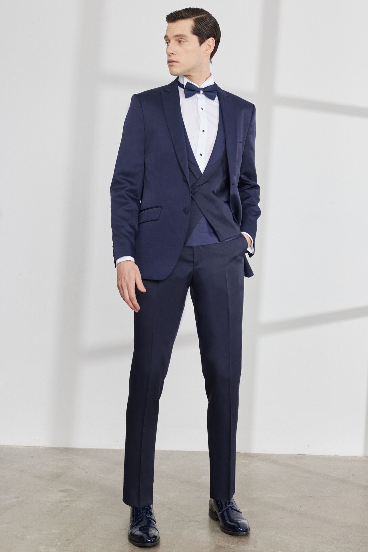 Men's Navy Blue Slim Fit Narrow Cut Swallow Collar Amelor Vest Tuxedo Suit