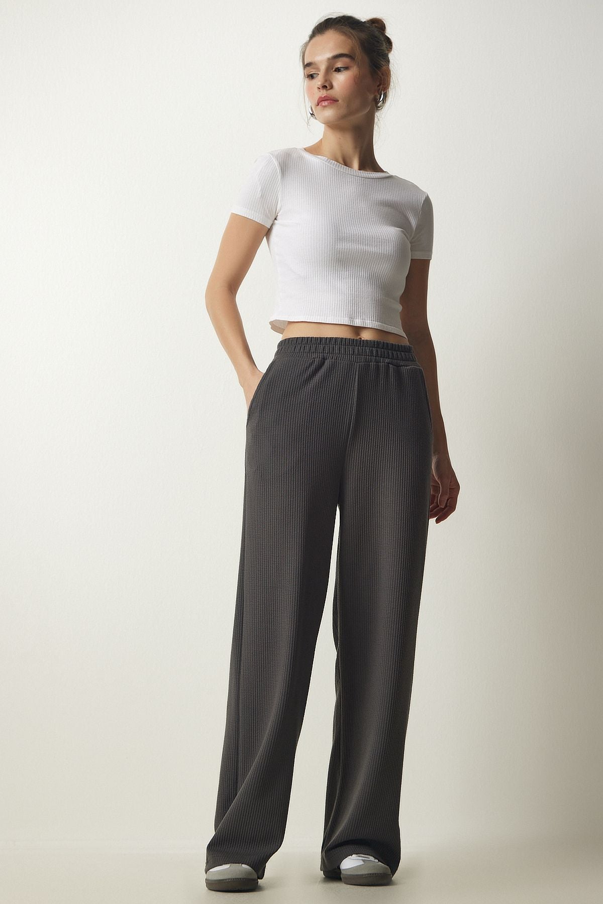 Woman Smoked Conspuent Knitting Pants EW00005