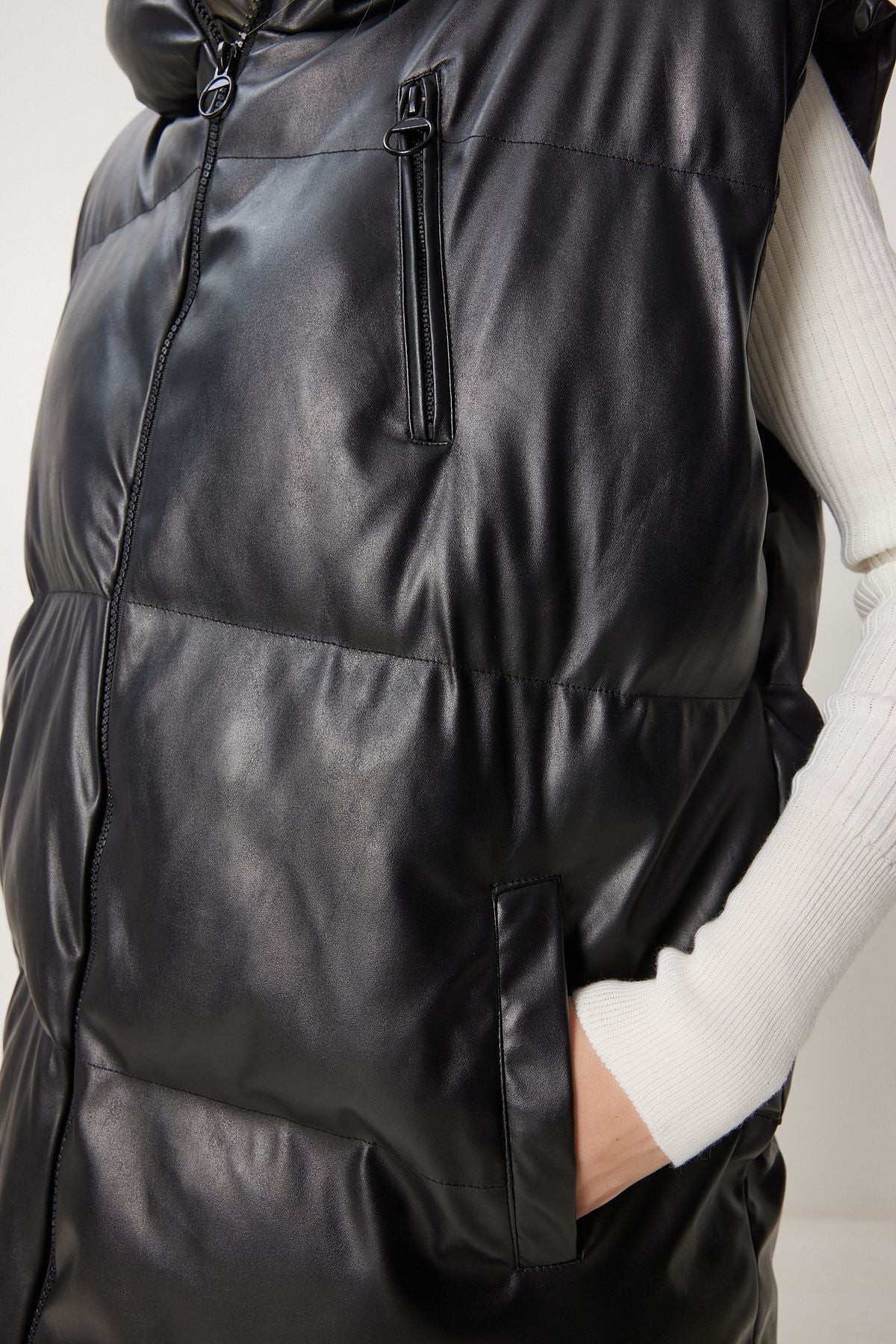 Female black hooded artificial leather overwheeling swelling vest RV00061