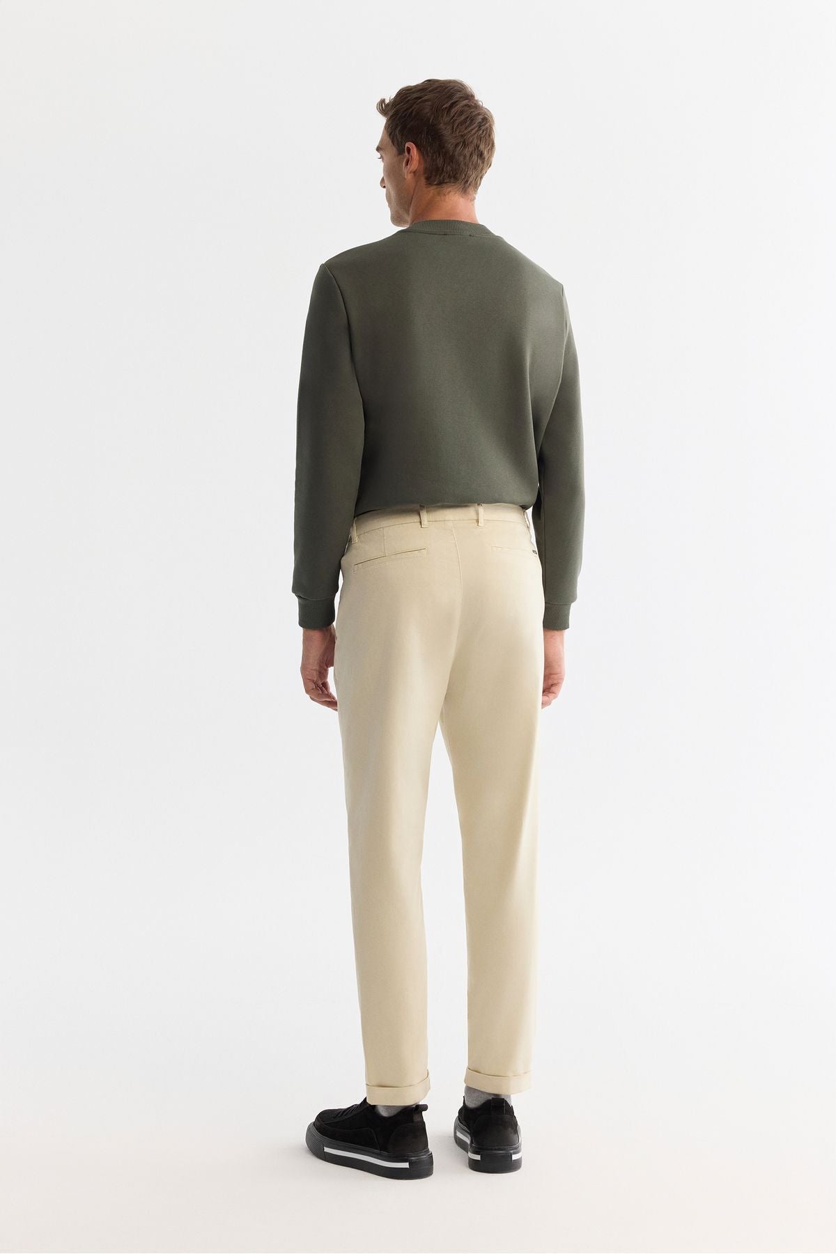 Men's beige as well with a soft button with a rubber trousers A42y3007