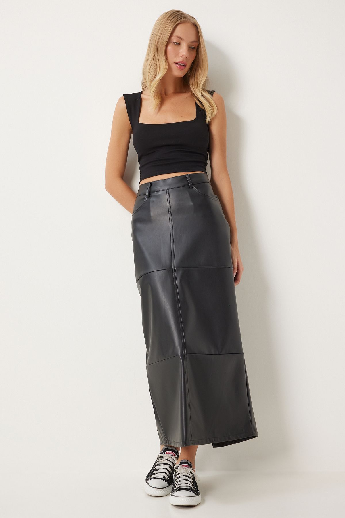 Female black slit artificial leather pencil skirt FN03351