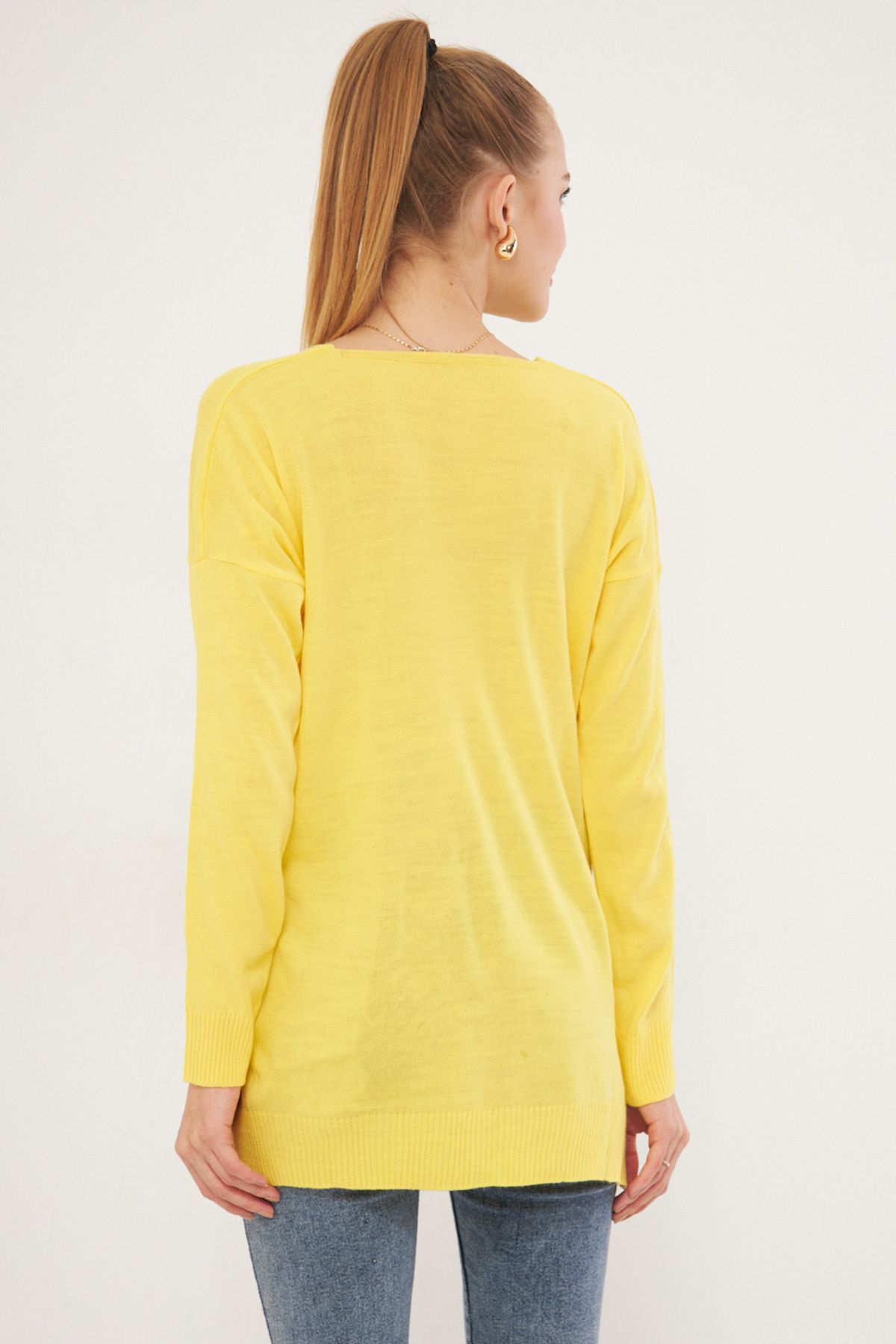 Woman Yellow V-Yaka front short back long knitwear sweater ARM-22Y012013