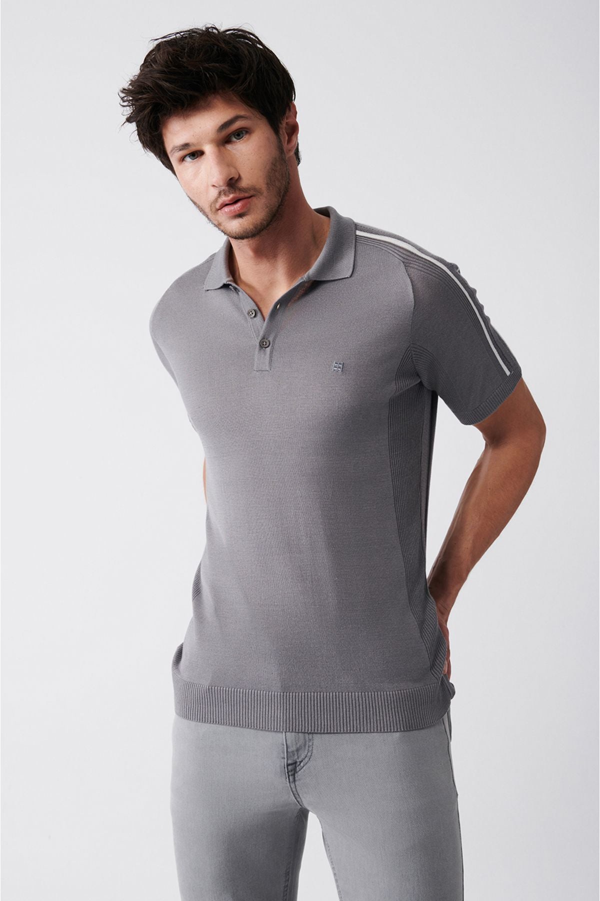 Erkek Gri Omuzu Çizgi Detaylı Ribanalı Triko T-shirt A31y5105
