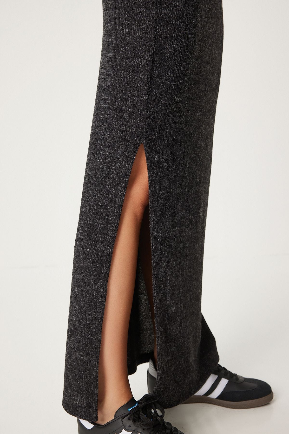 Woman anthracite slit long knitted skirt FN03327