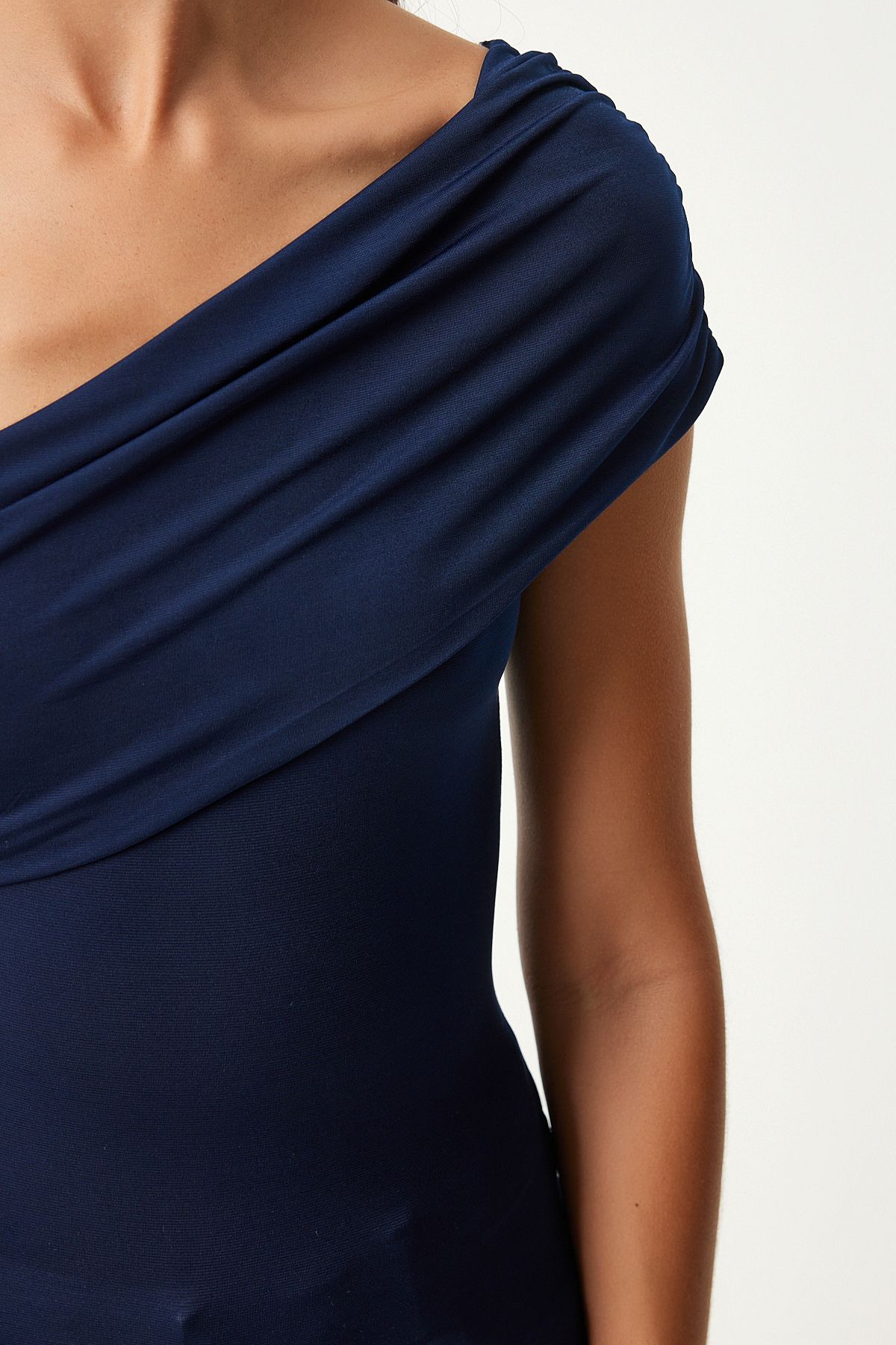 Woman Navy blue one shoulder shirred knitted blouse dz00112