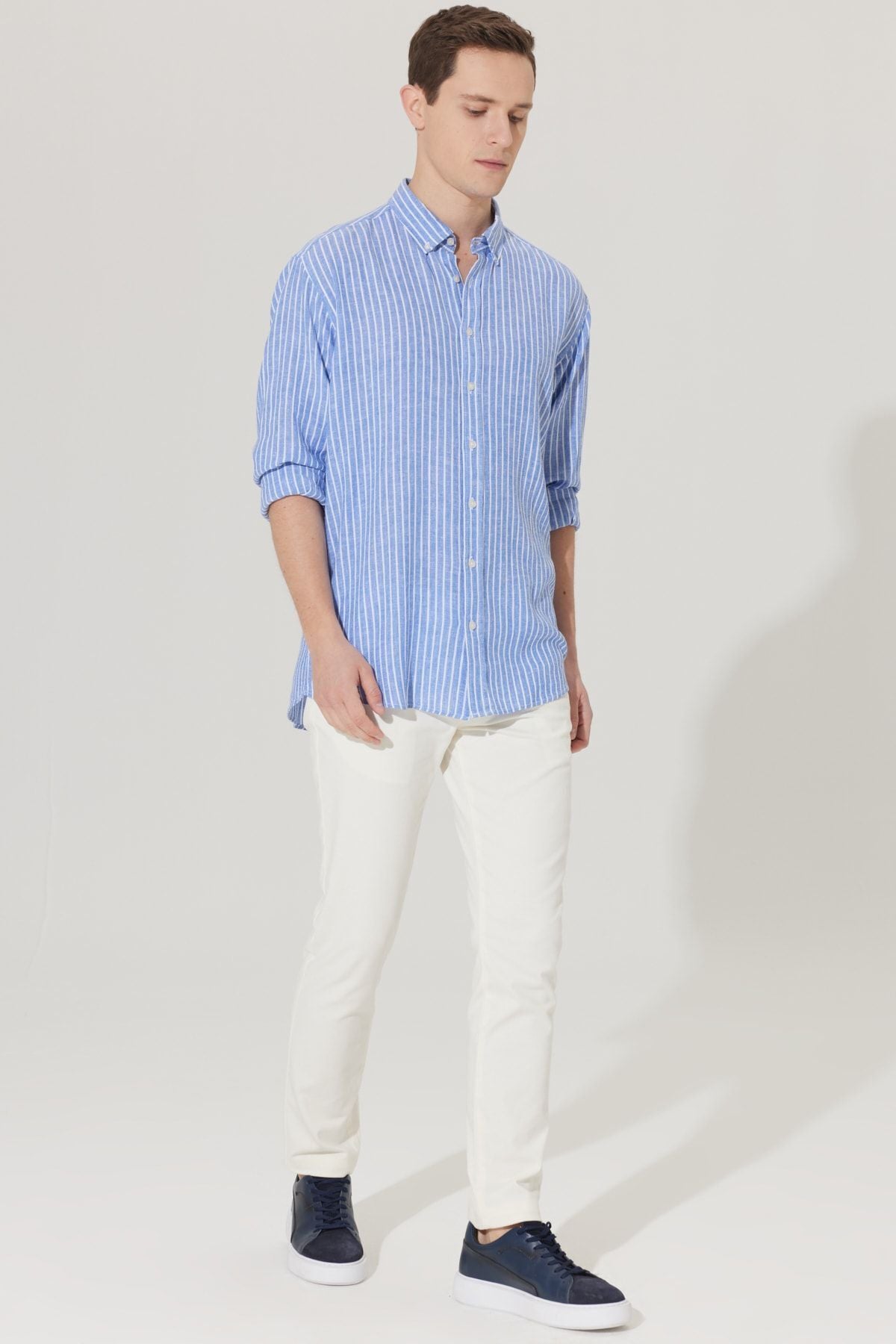 Men's white-blue linen comfort fit comfortable cutting buttoned shirts with collar striped