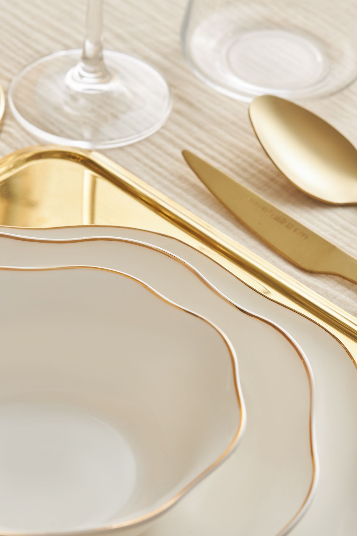 Lotus Fine Bone 18 Piece 6 People Dinner Set Gold