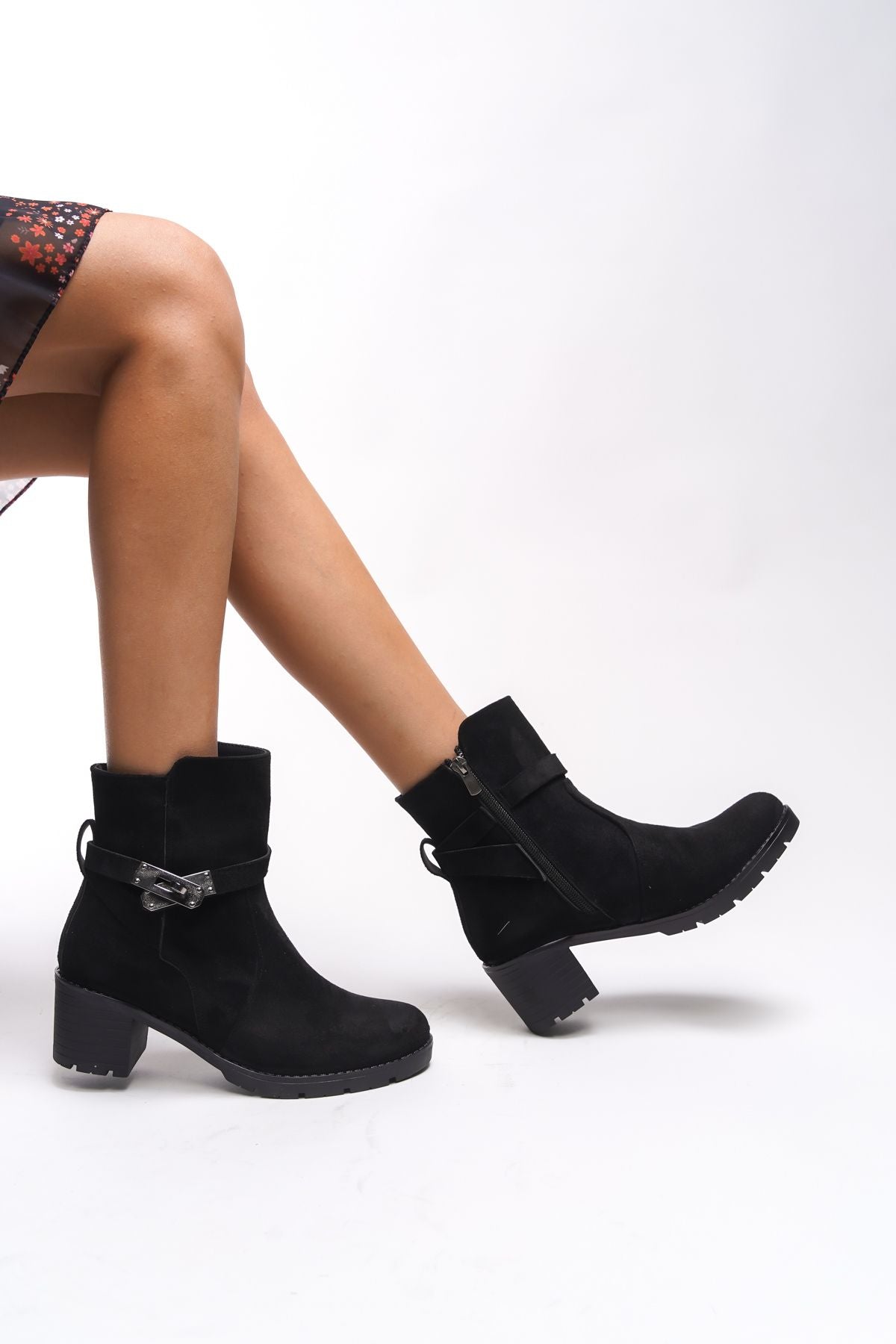 Iverolia Key Detailed Heels Bot 0012790 Black Suede