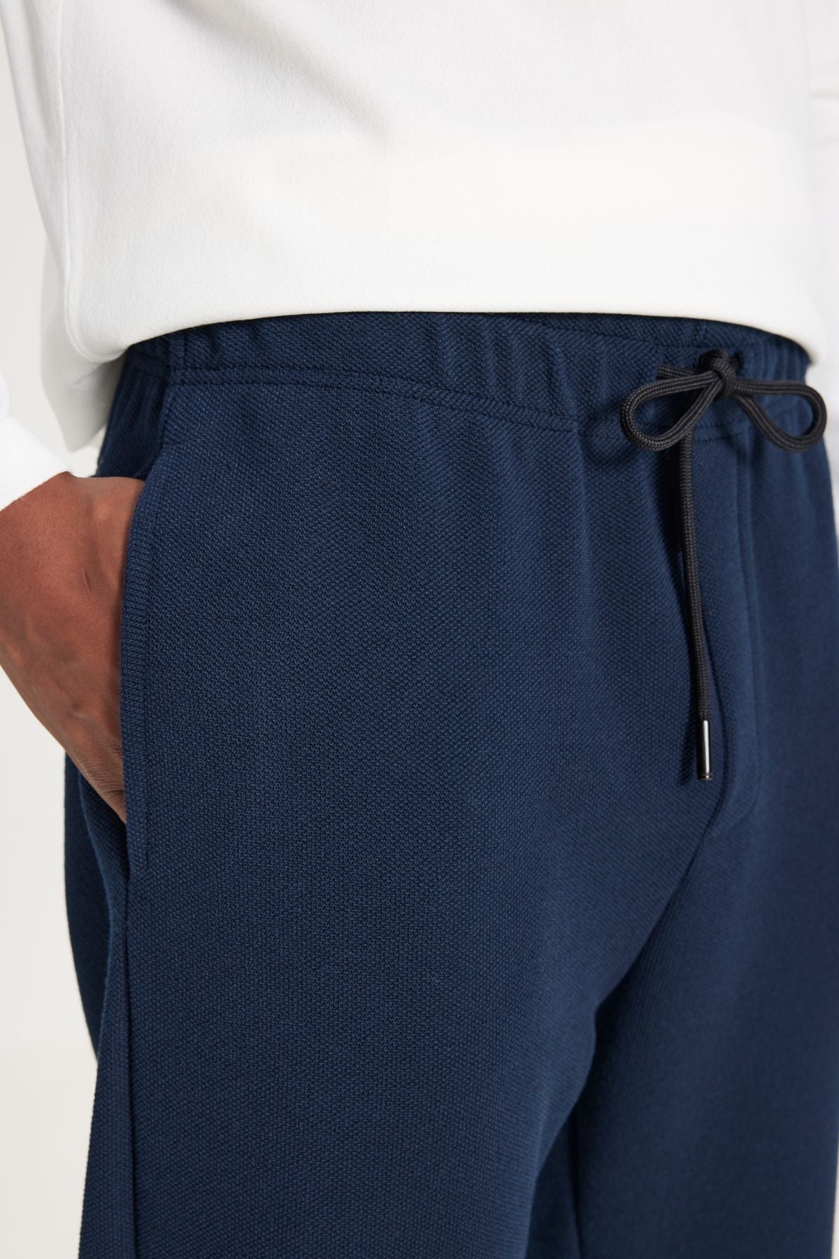 Men's Navy Blue Standard Fit Normal Cutting Pocket Flexible Knitting Pants