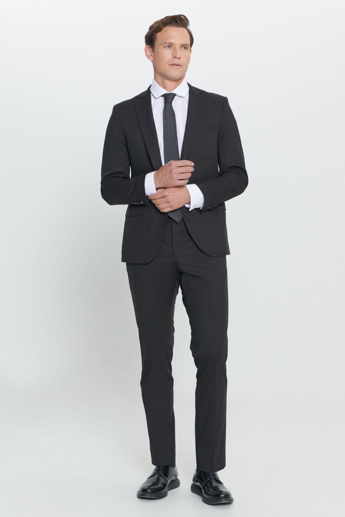 Men's black slim fit narrow cutting mono collar suits